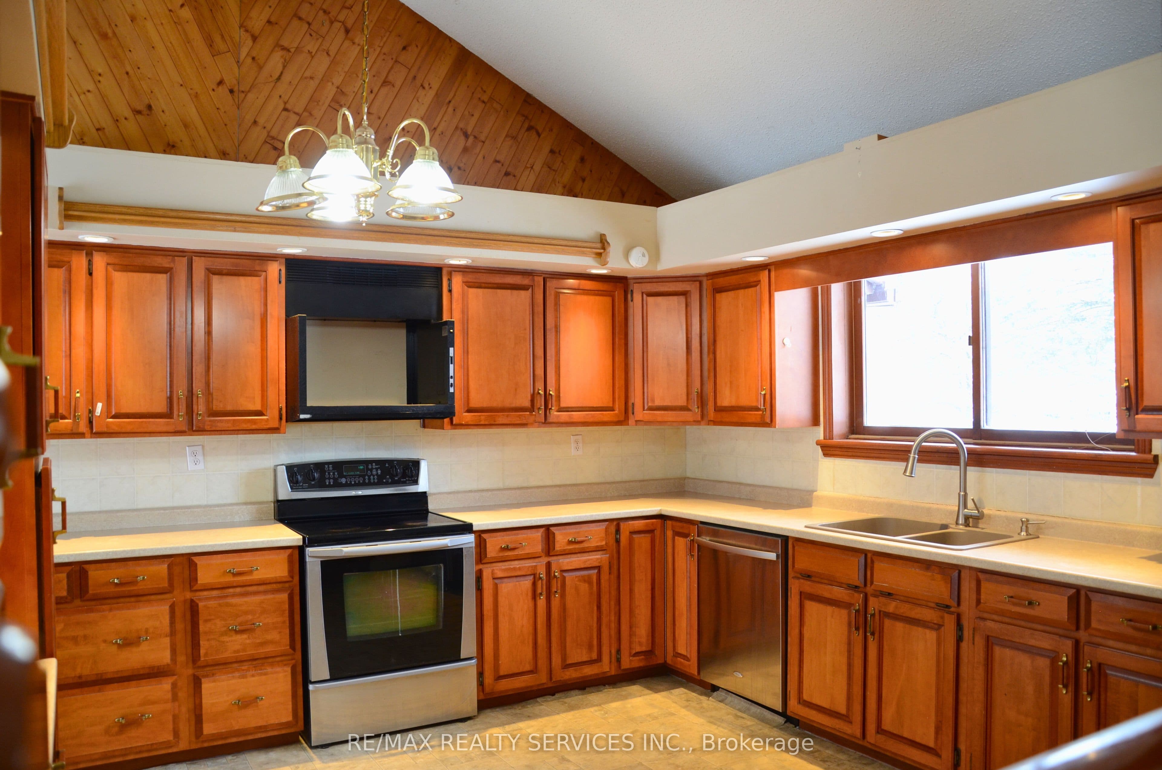 1045 Tremaine Avenue photo 1