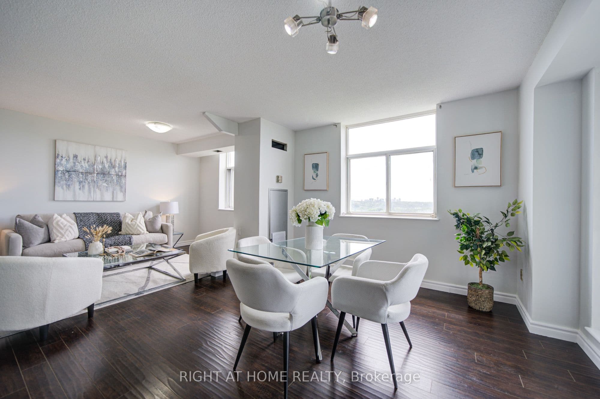 Unit 1311 3559 Eglinton Avenue photo 1