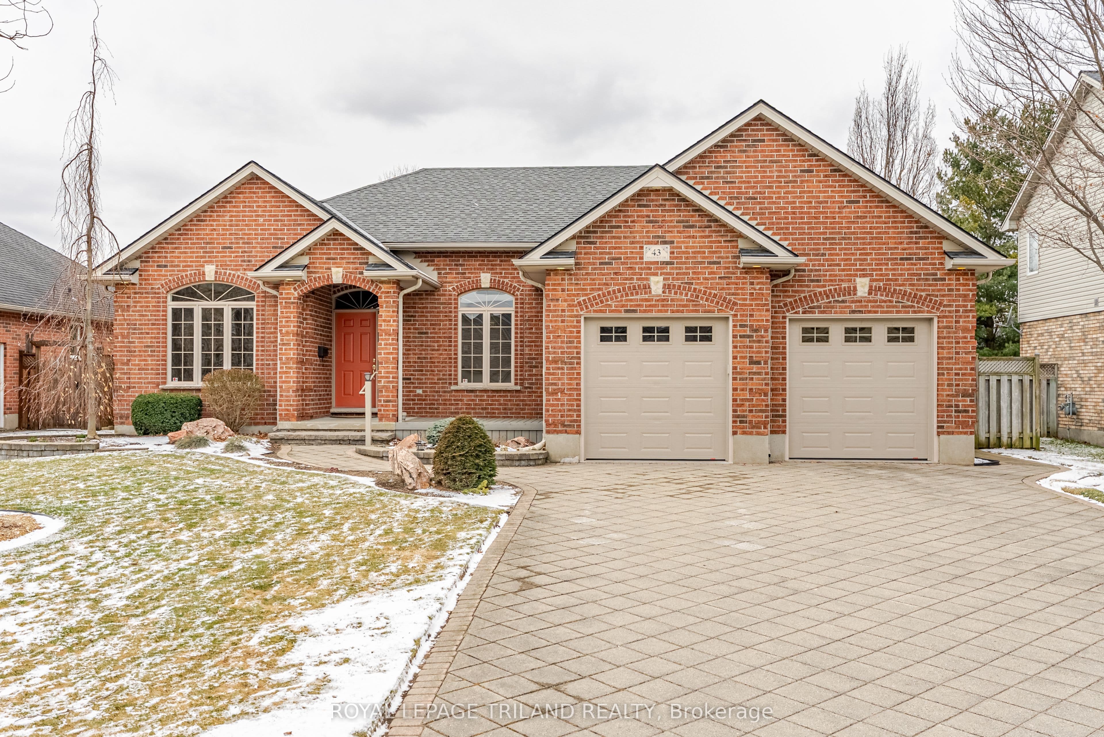 43 Pinehurst Drive photo 1