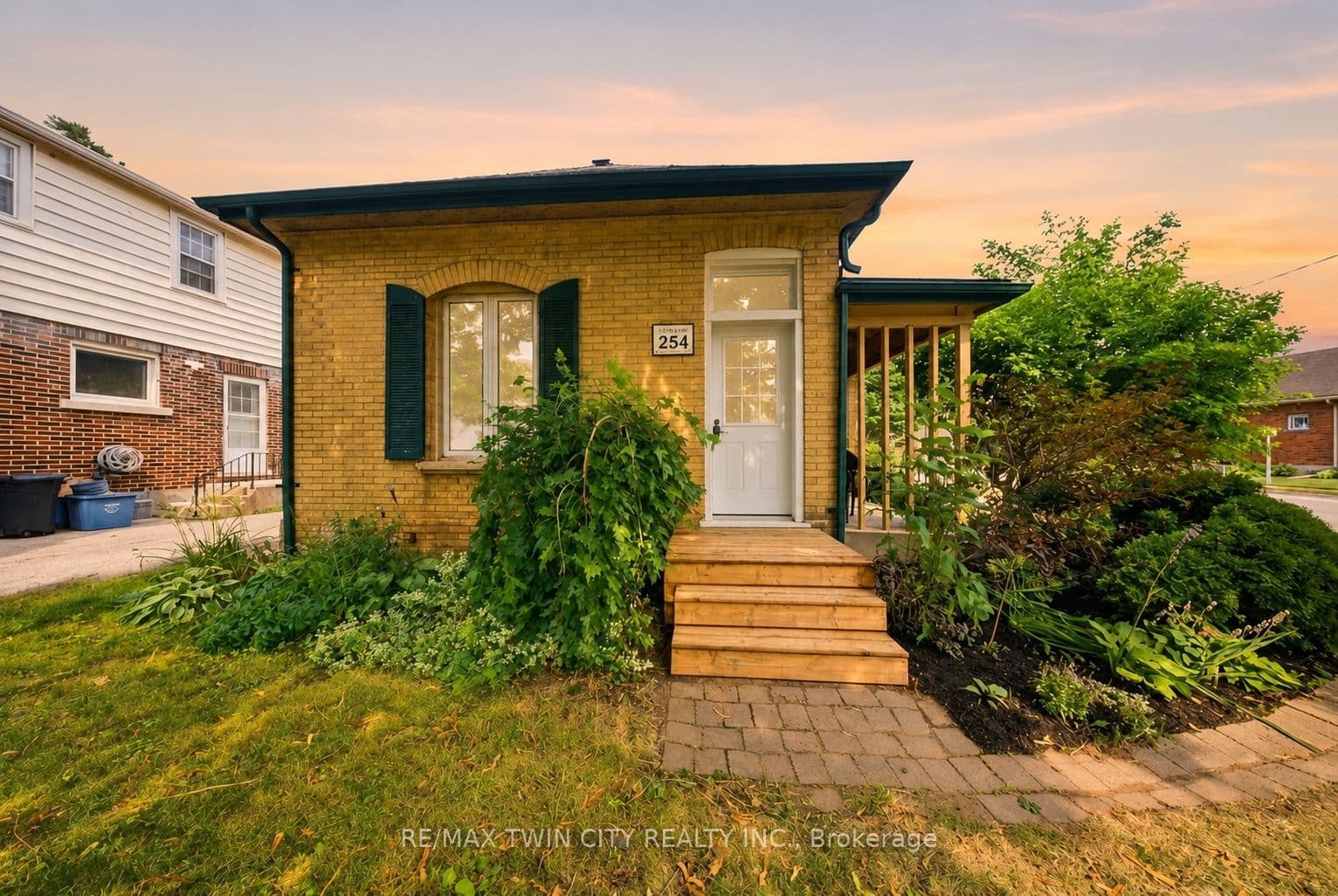 254 Erie Avenue photo 1