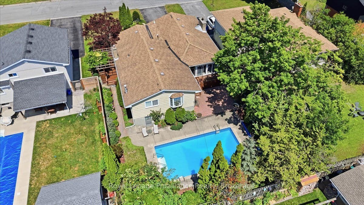 50 Melrose Crescent photo 1