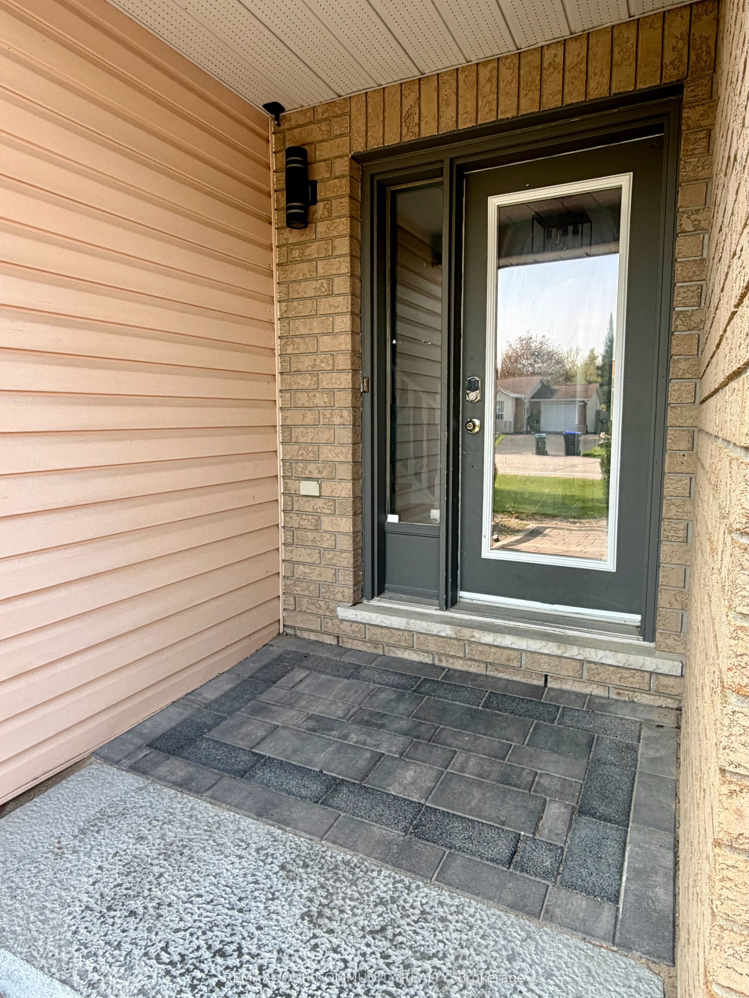 86 Oxley Drive photo 1