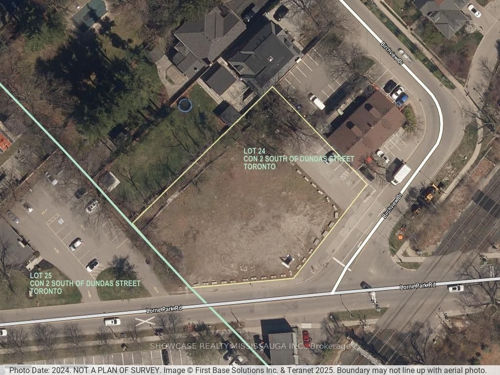 1139 Lorne Park Road photo 1