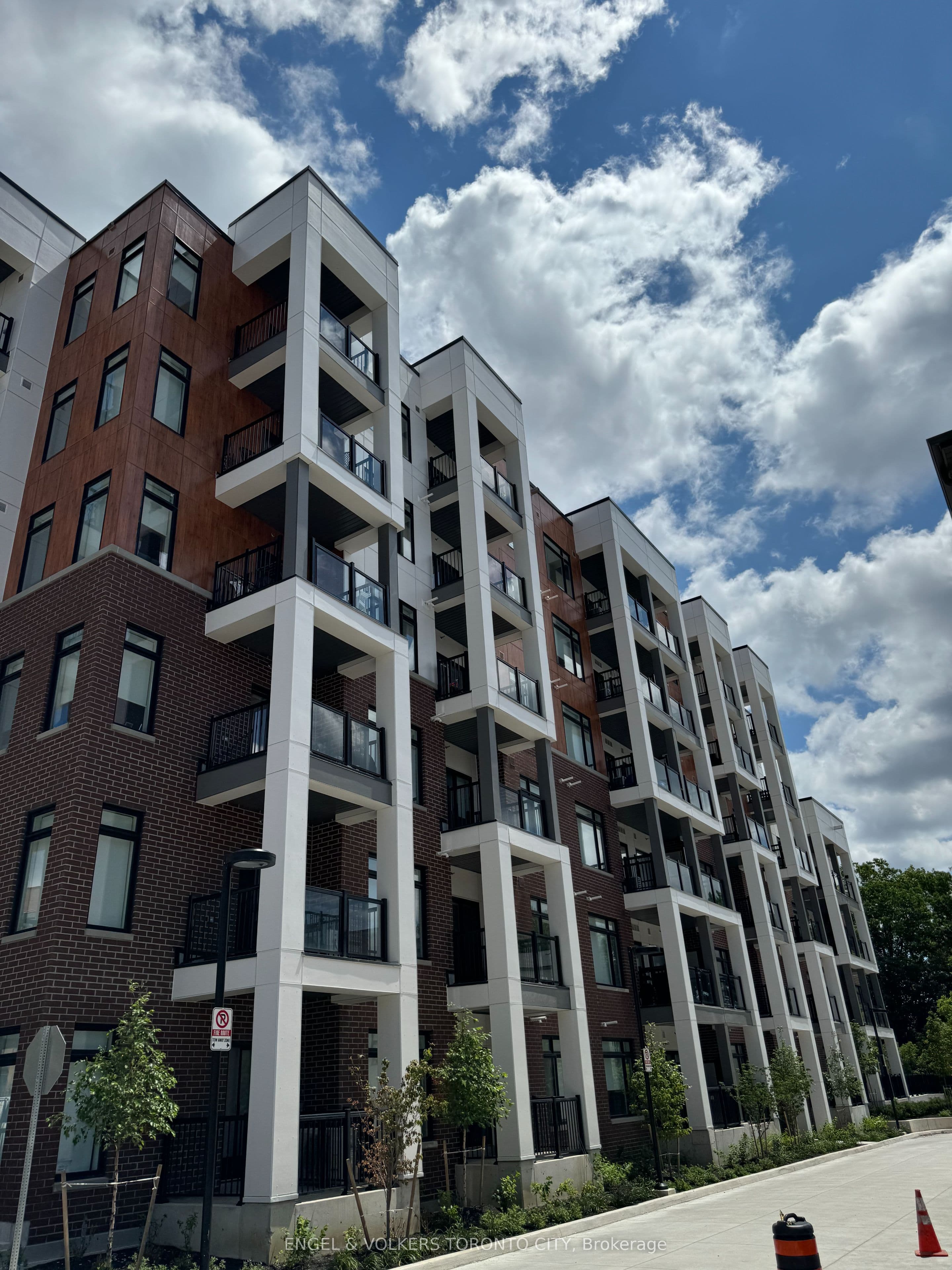 Unit 305 135 Canon Jackson Drive photo 1