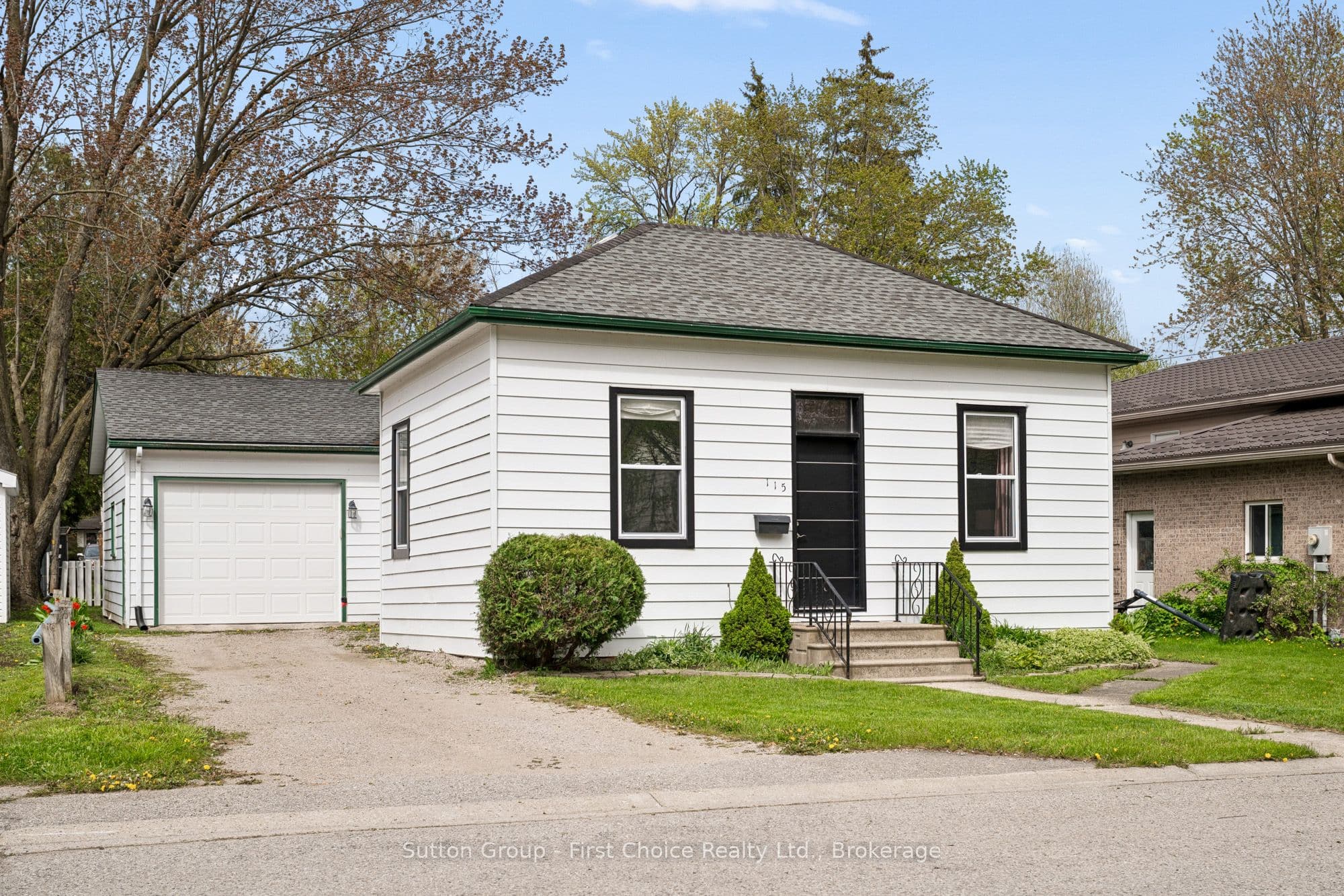 115 LEGION Street photo 1