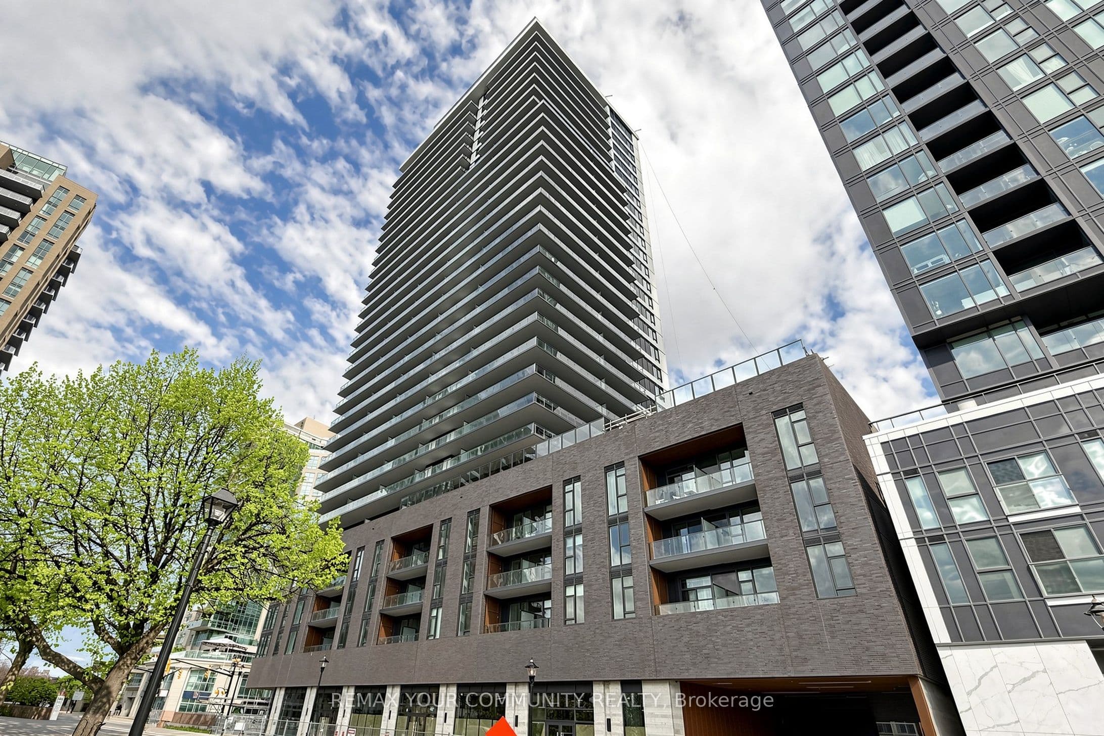 Unit 1607 2075 Lakeshore Road photo 1
