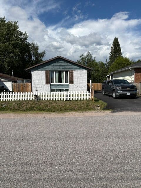 100 Strathcona Drive photo 1