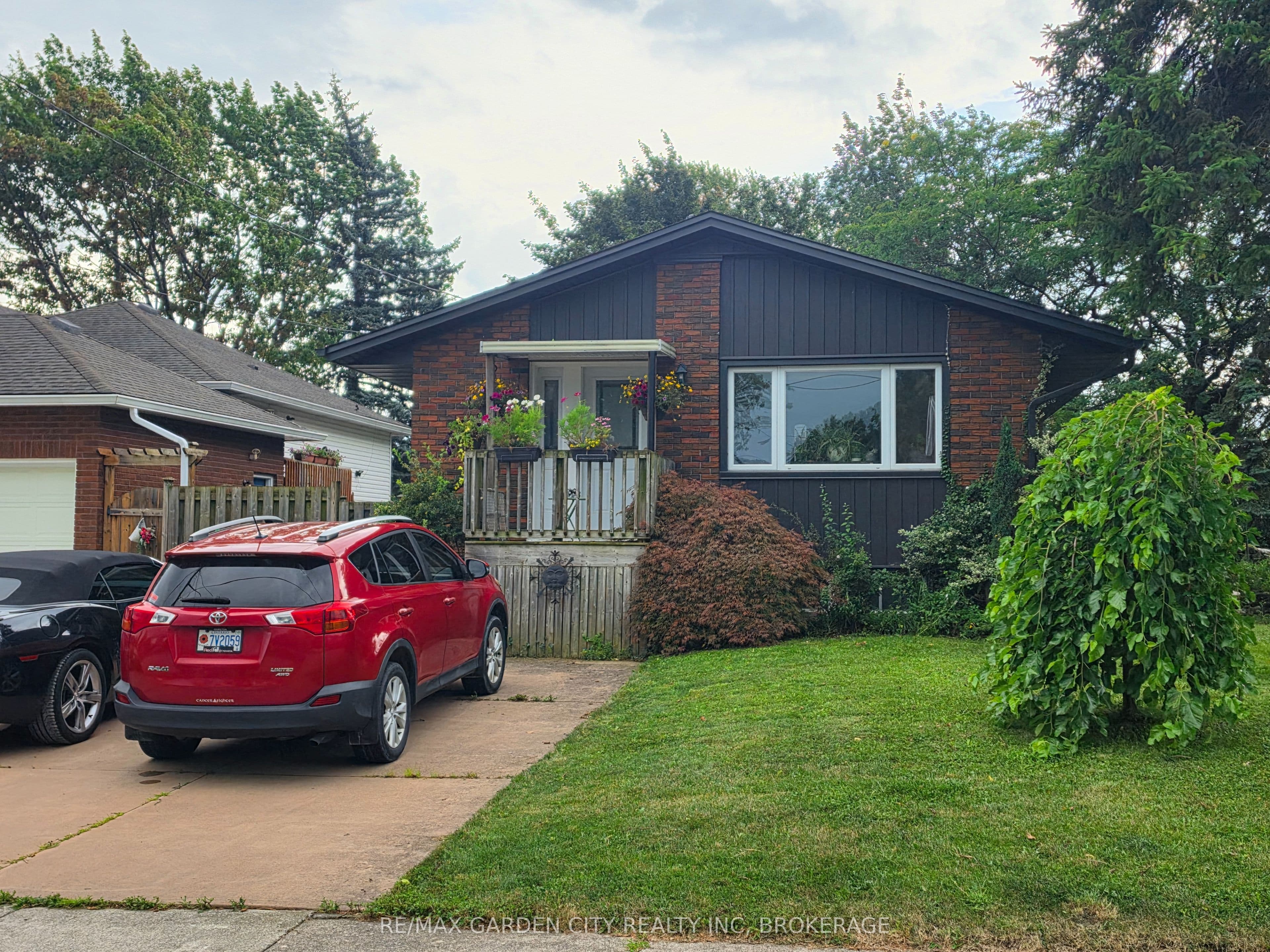49 Ursula Avenue photo 1