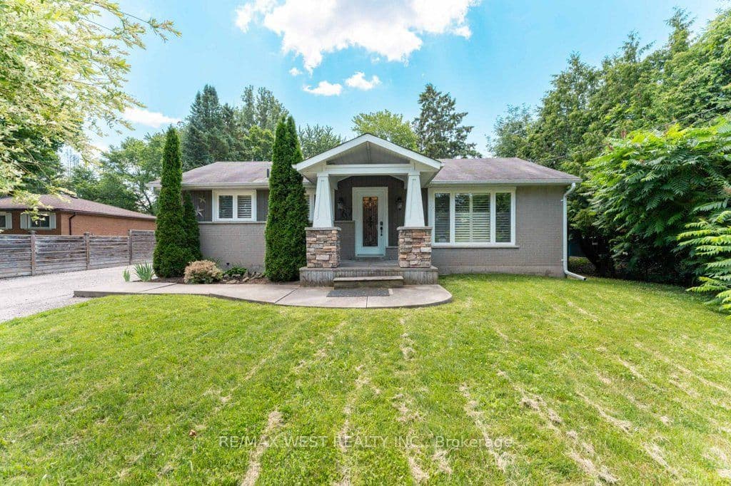 67 Garage May Avenue photo 1