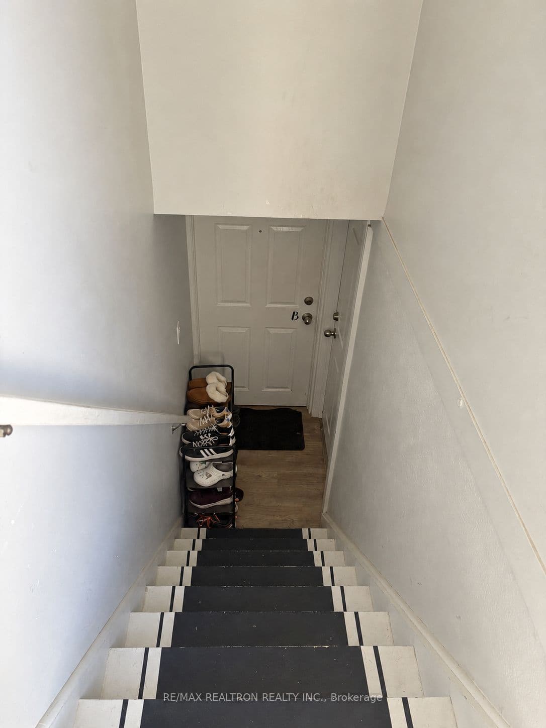 Unit B 14 Jasper Court photo 1