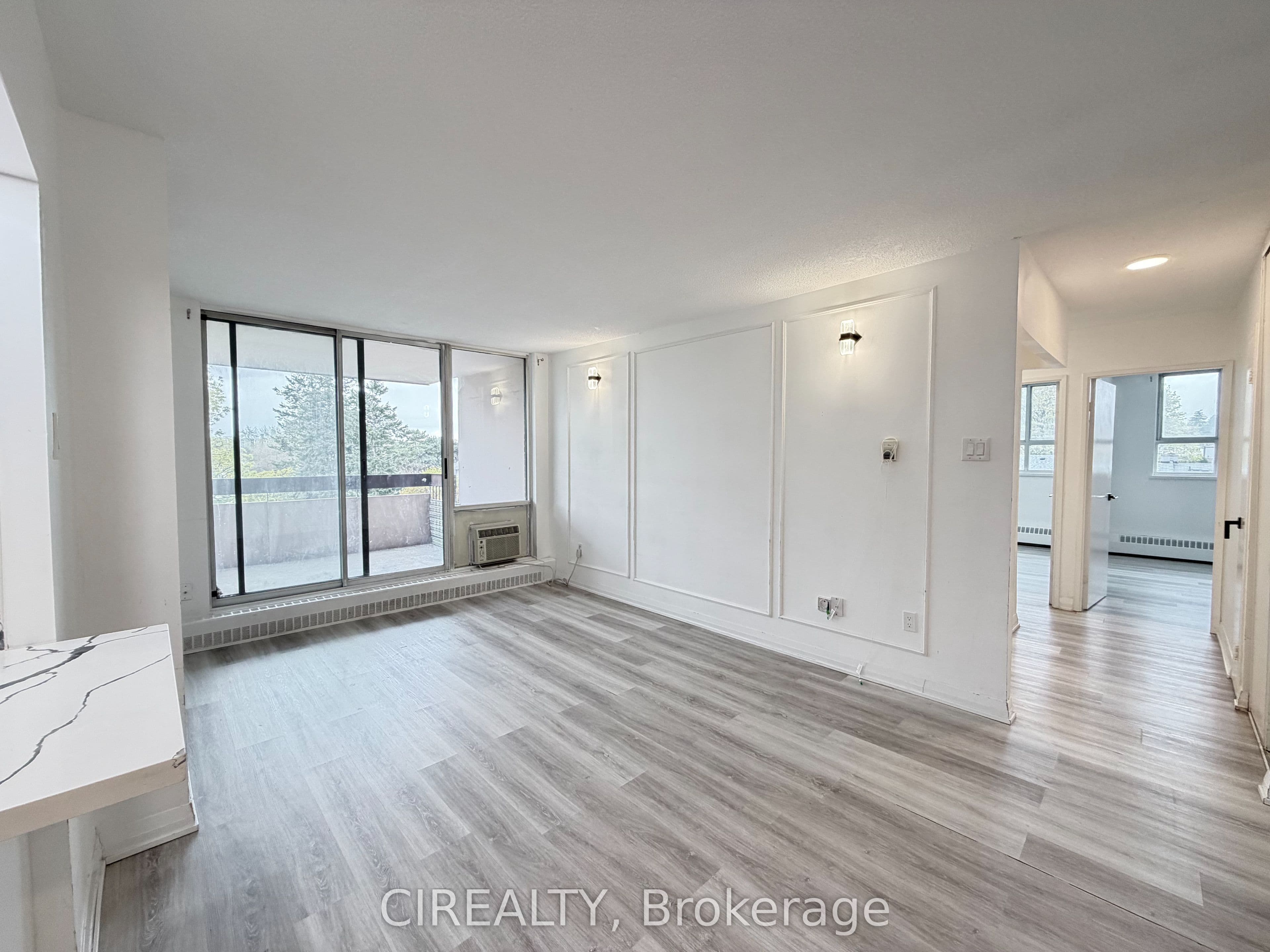 Unit 411 1615 Bloor Street photo 1