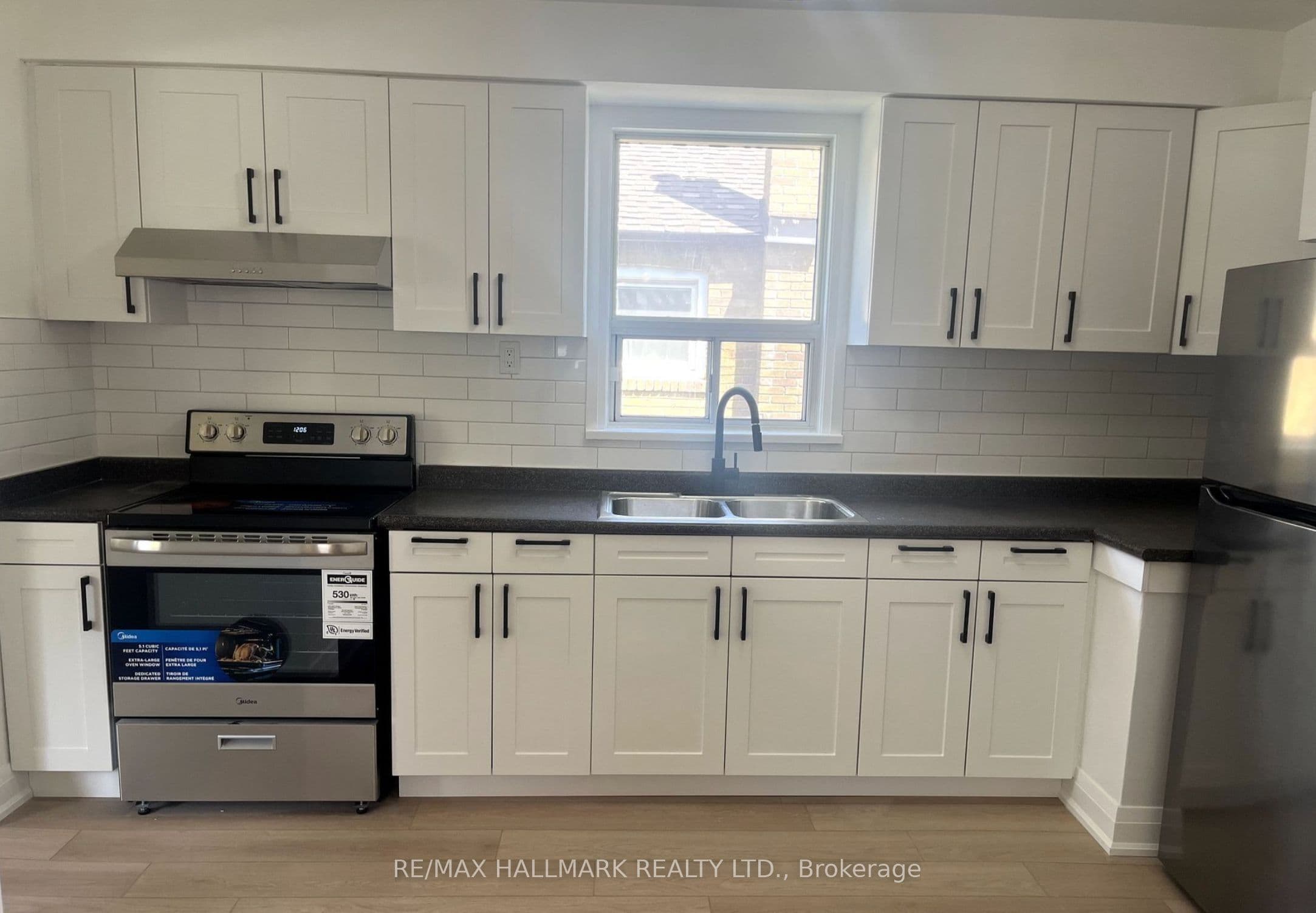 29 Savona Drive photo 1