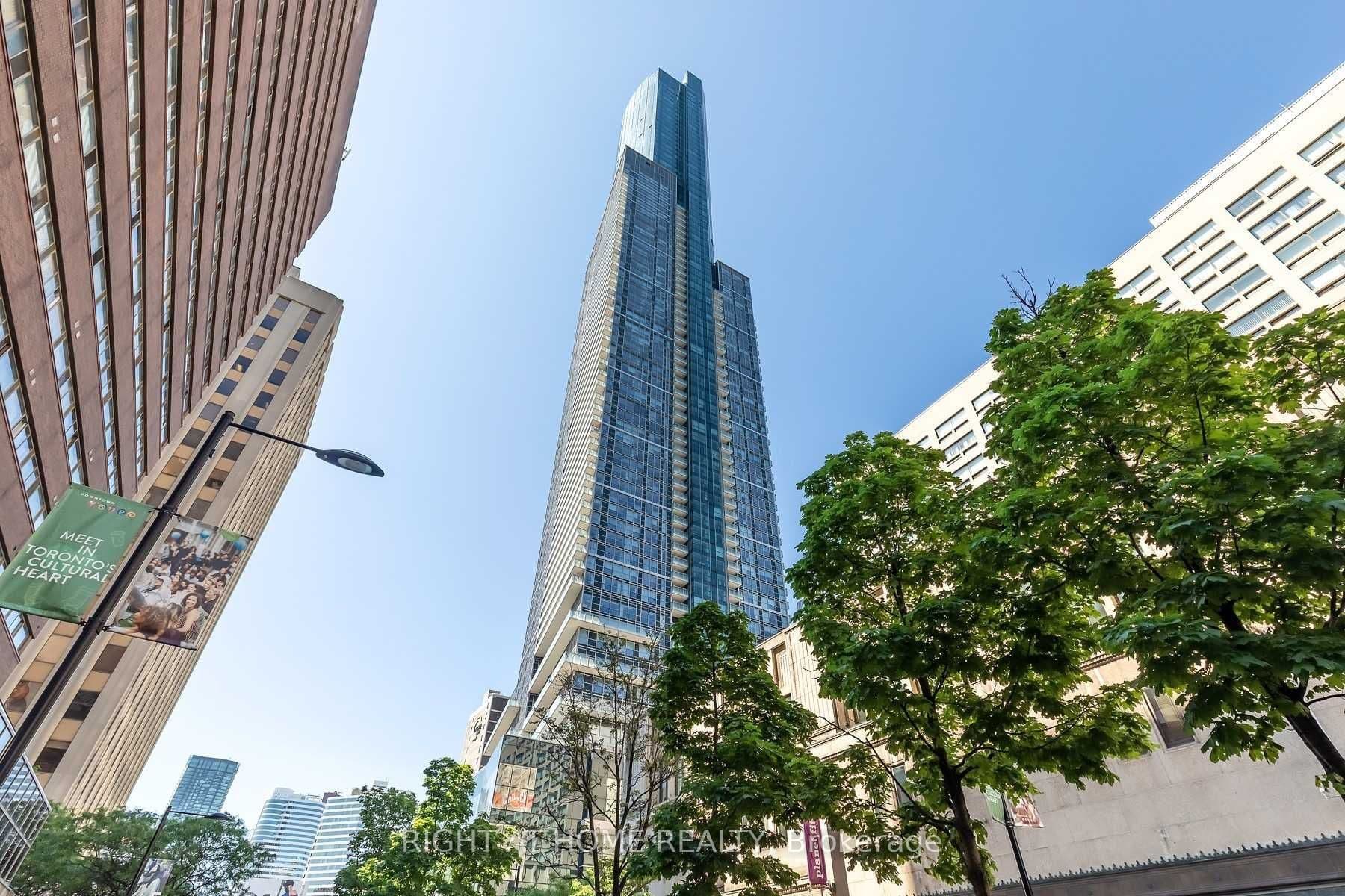 Unit 5502 386 Yonge Street photo 1