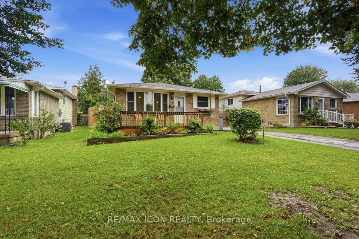 25 Upcott Crescent photo 1