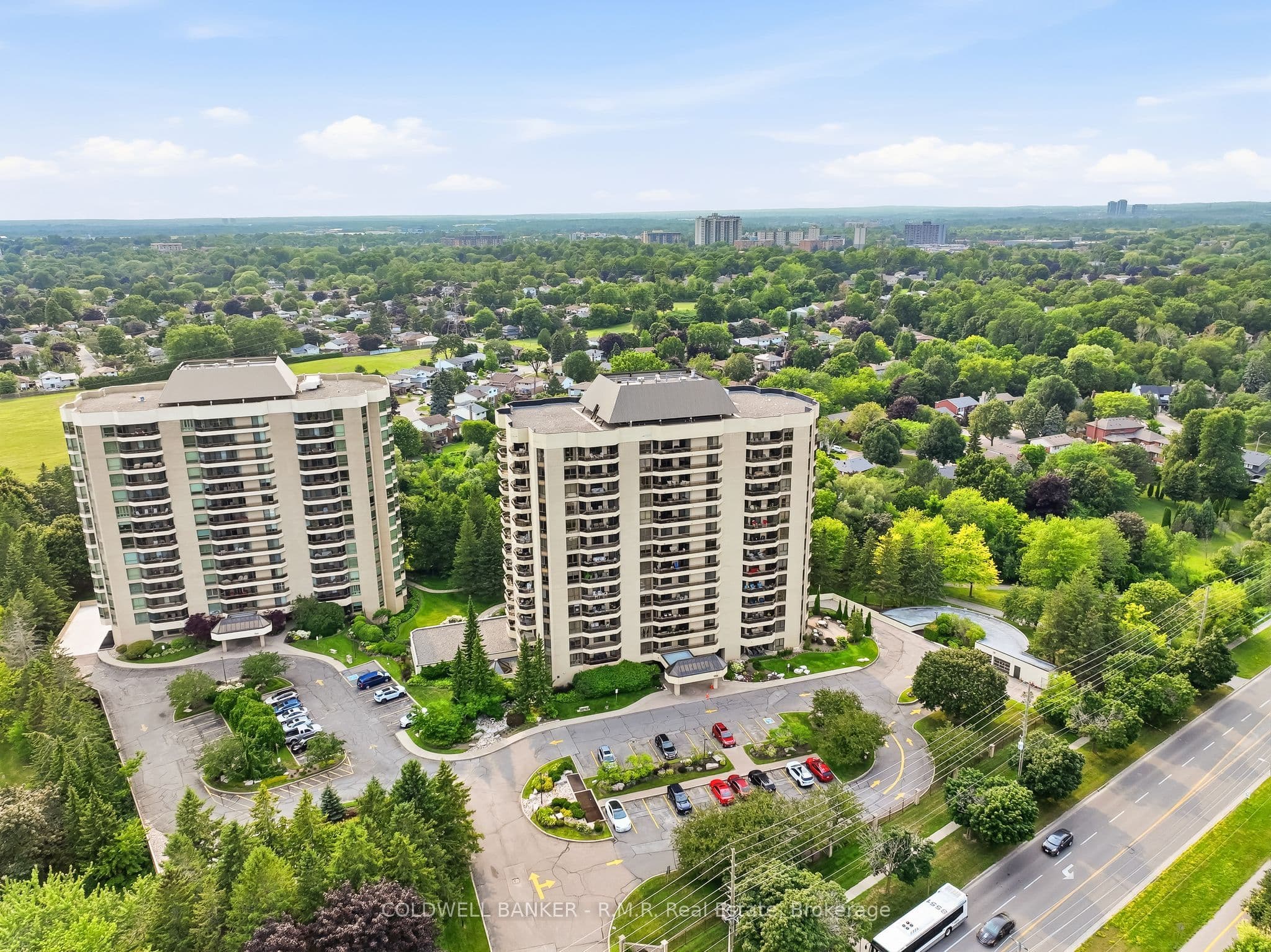 Unit 305 900 Wilson Road photo 1