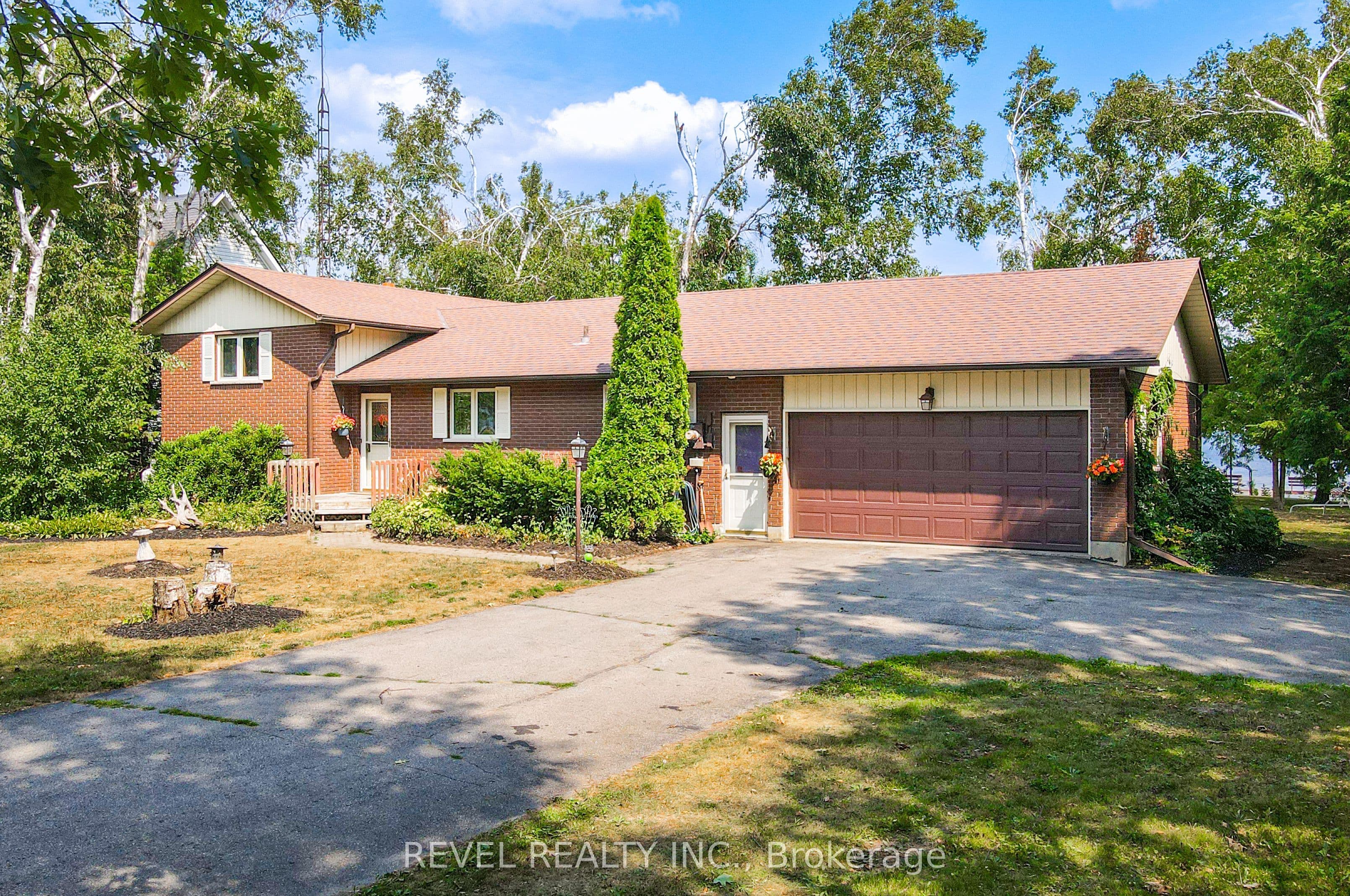 126 Pinewood Boulevard photo 1