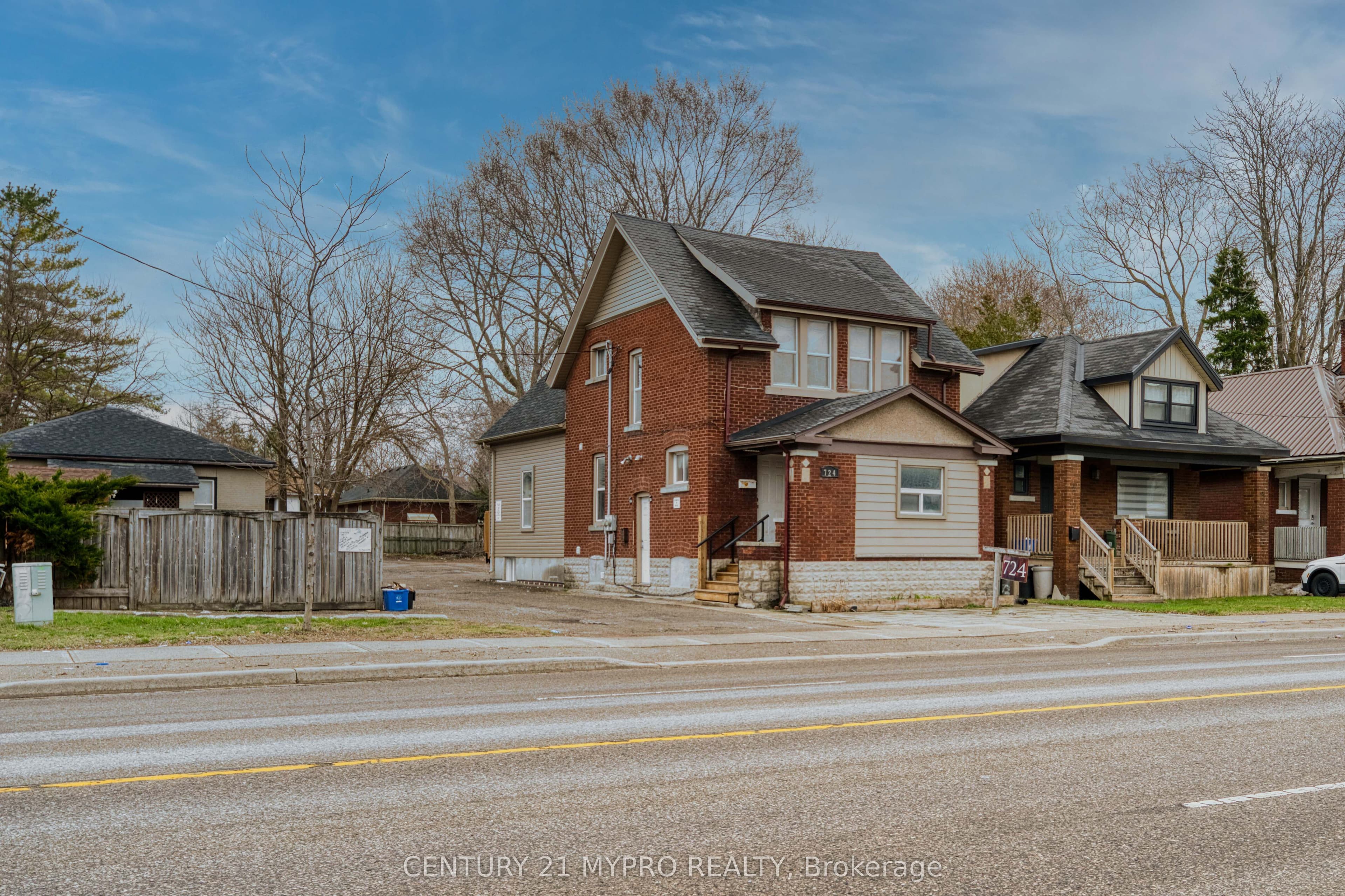 Unit Main 724 Adelaide Street photo 1