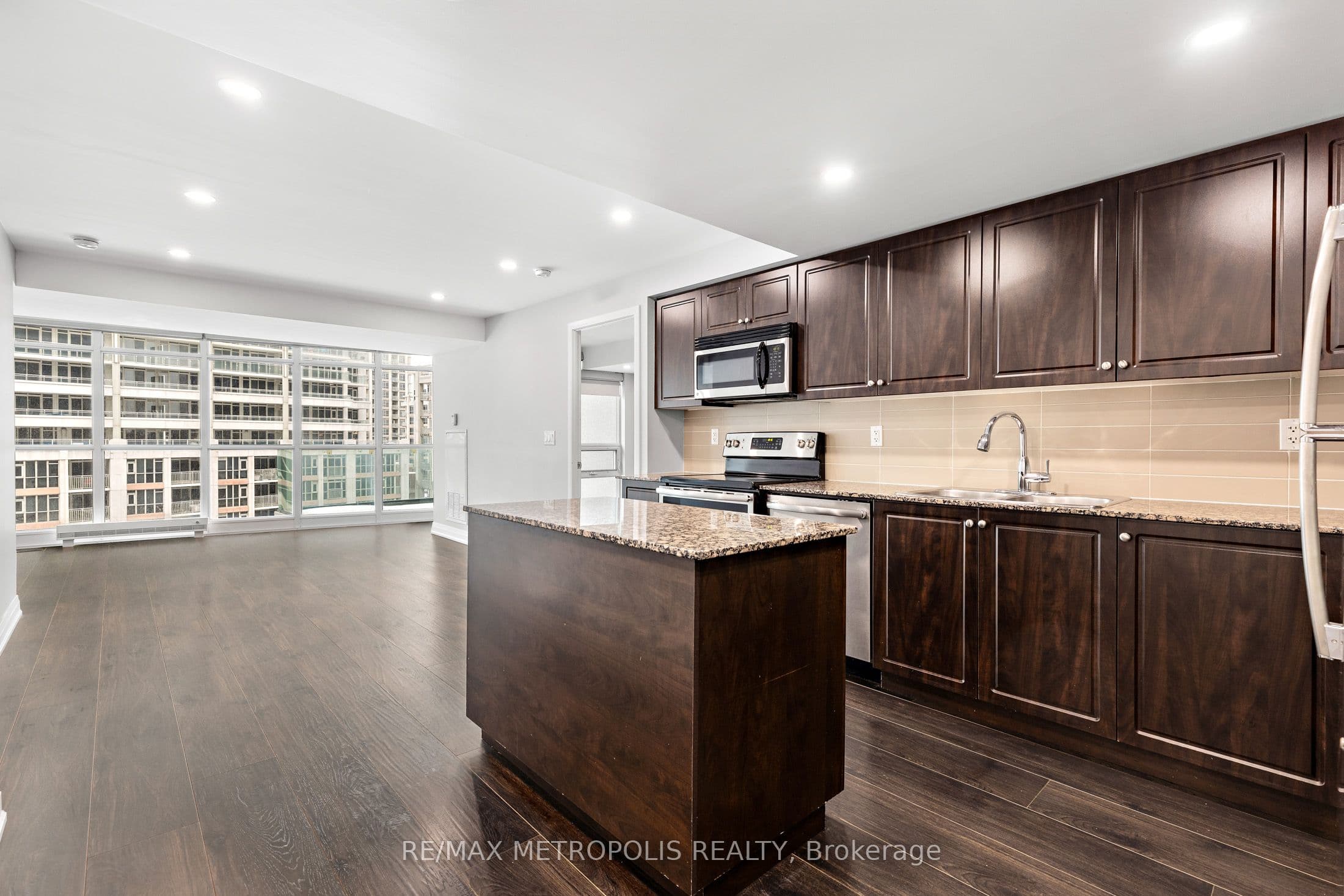 Unit 678 209 Fort York Boulevard photo 1