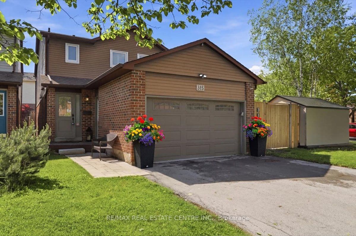 315 Woodlawn Crescent photo 1