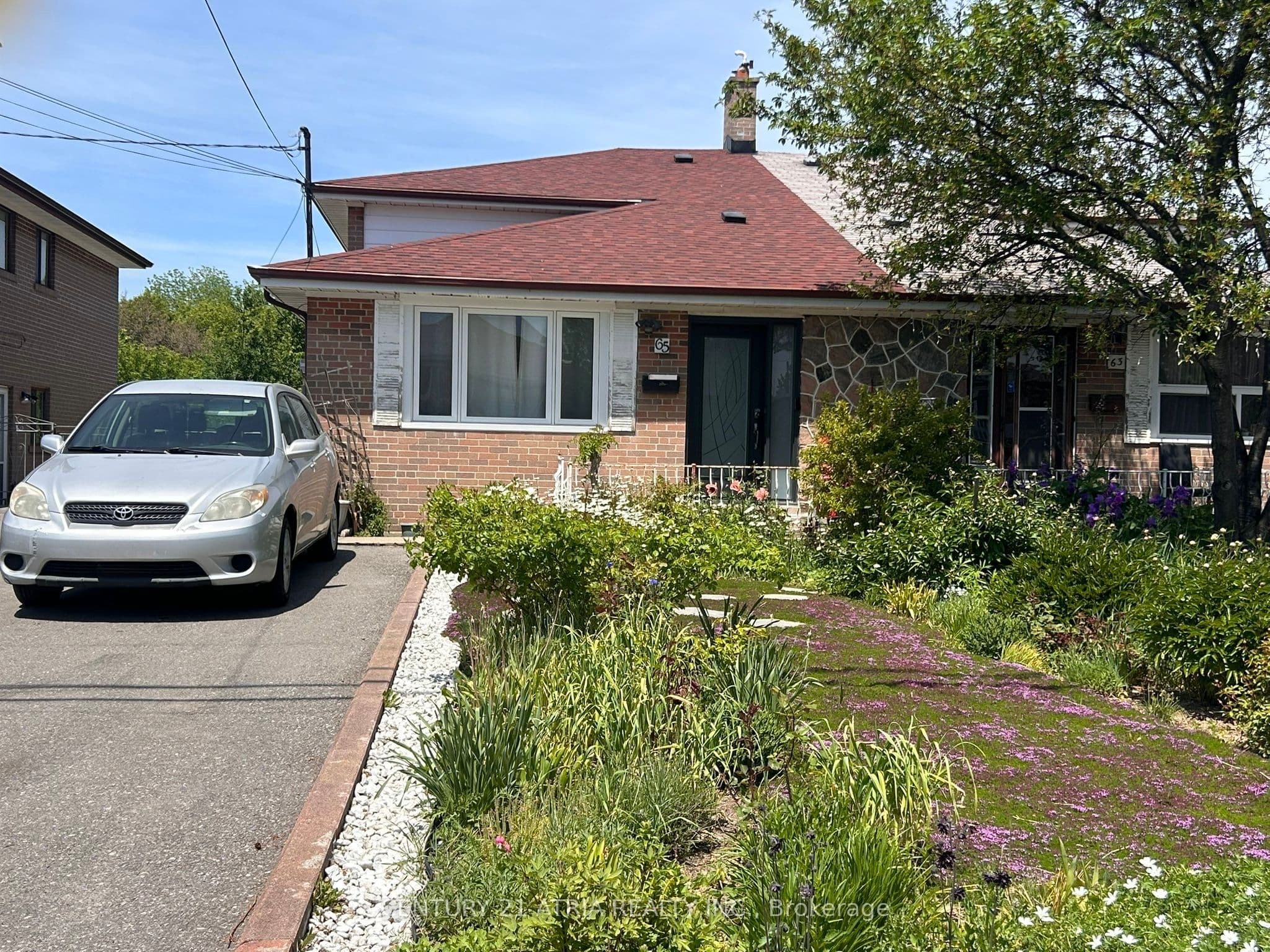 Unit Lower 65 Newlin Crescent photo 1
