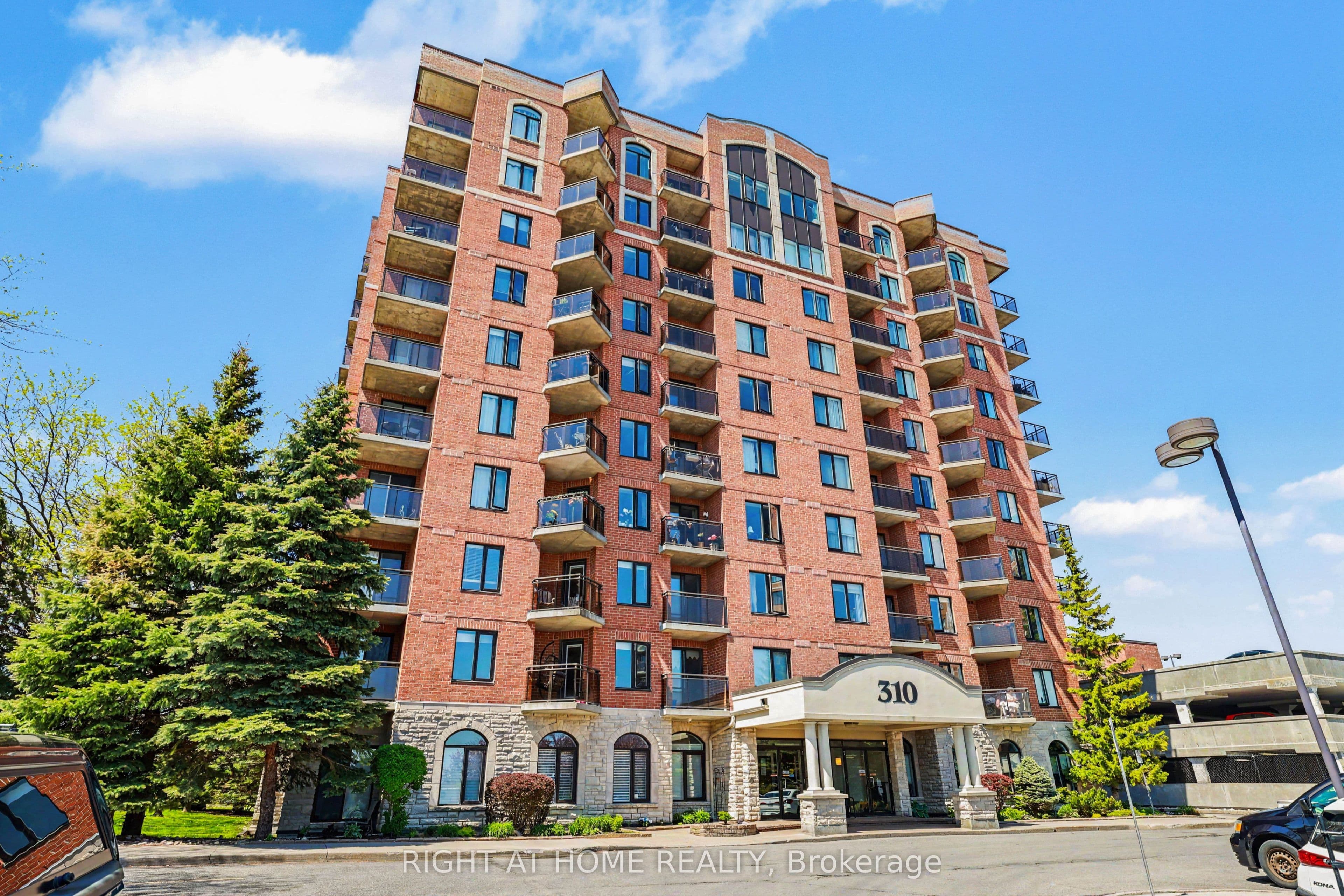 Unit 8J 310 CENTRAL PARK Drive photo 1