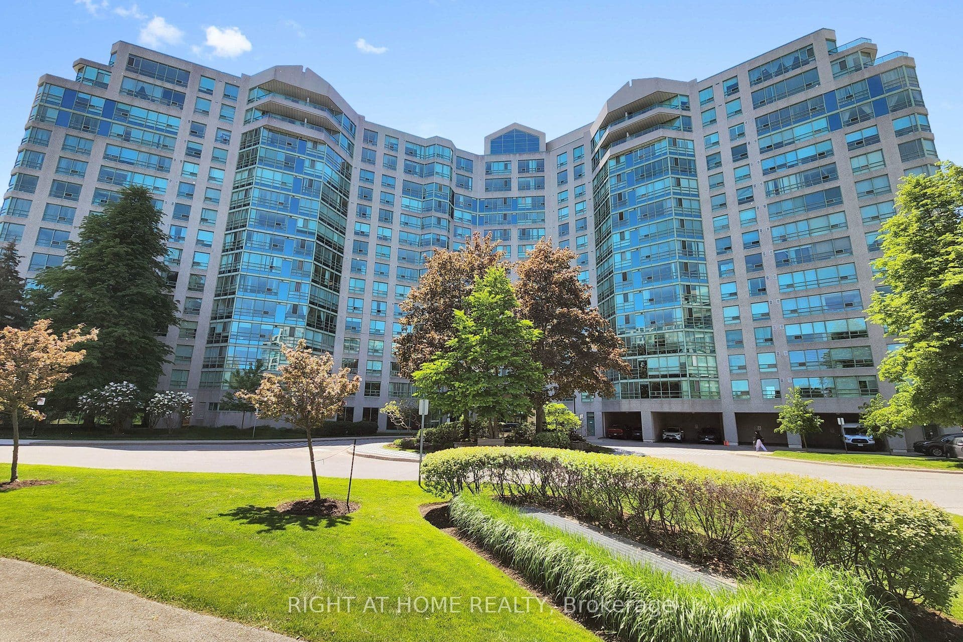 Unit 1120 7805 Bayview Avenue photo 1