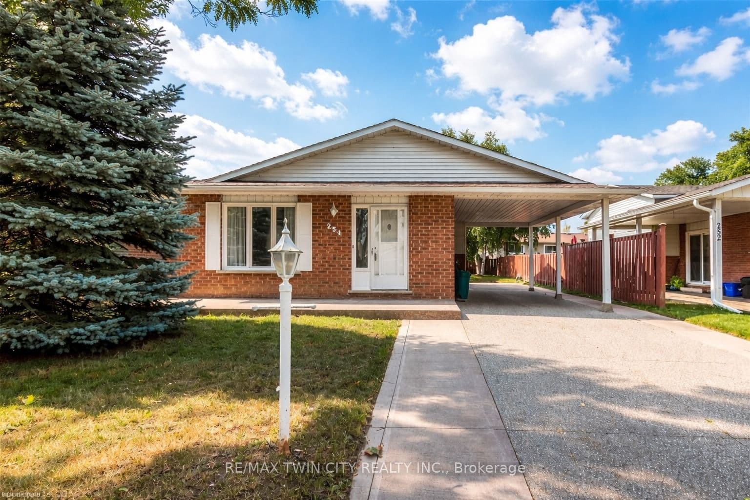 254 CAMILLE Crescent photo 1