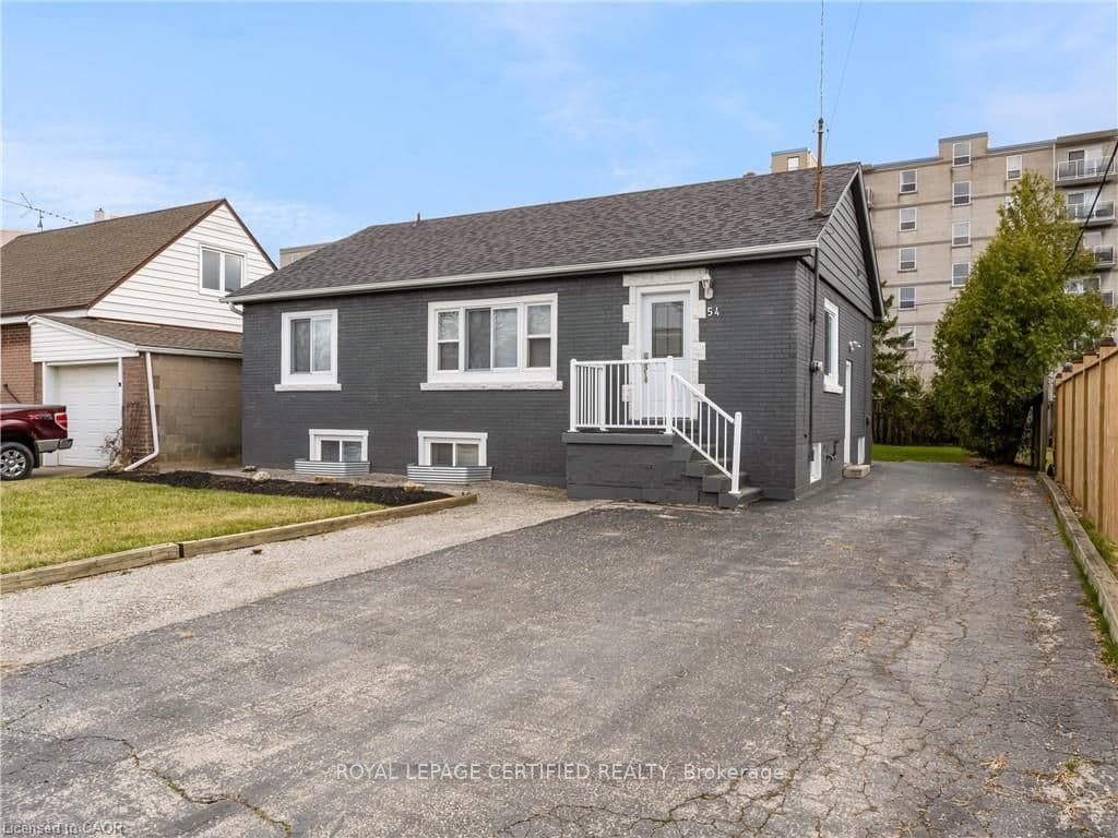 54 Duncombe Drive photo 1