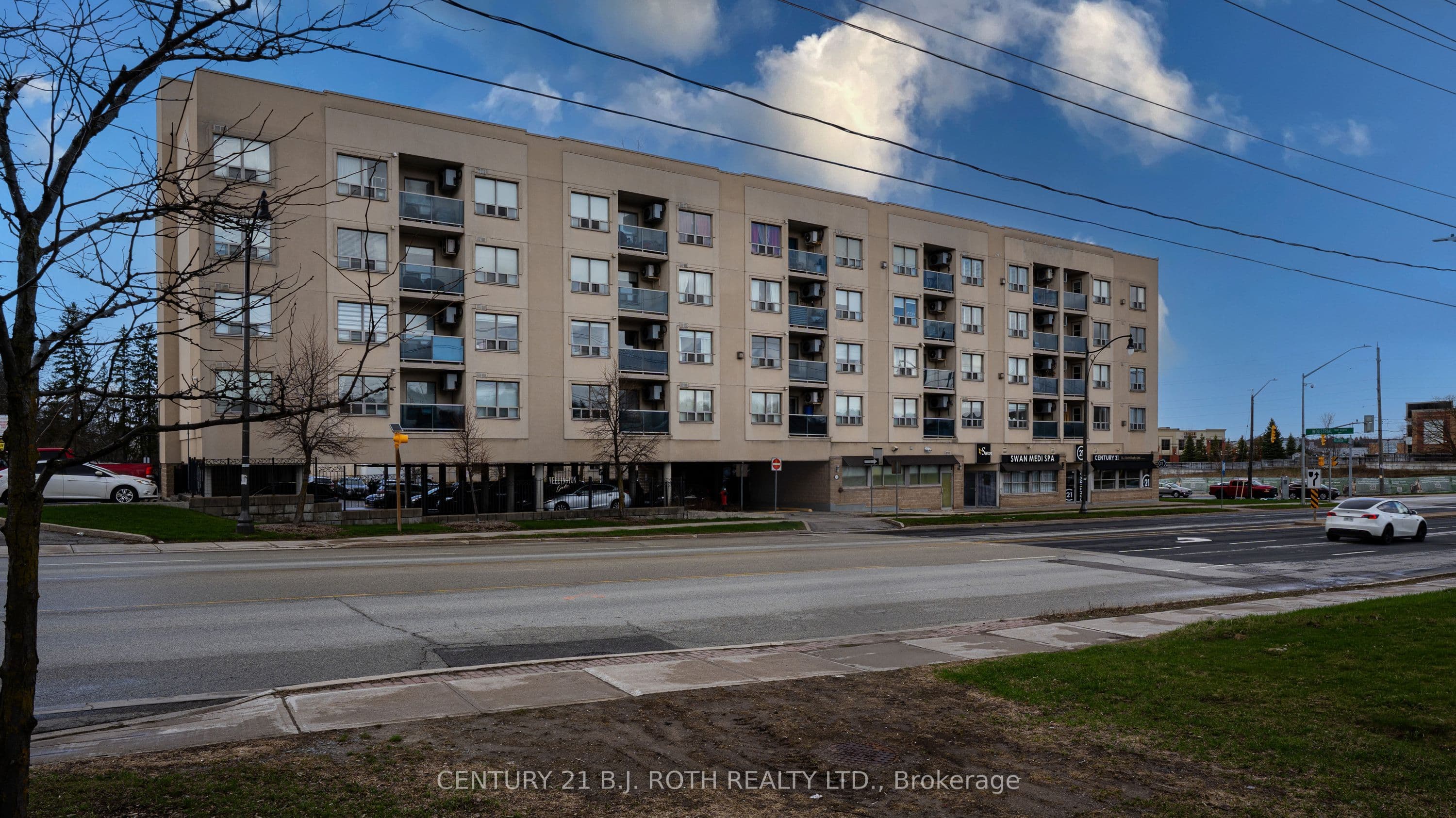 Unit 411 160 Wellington Street photo 1