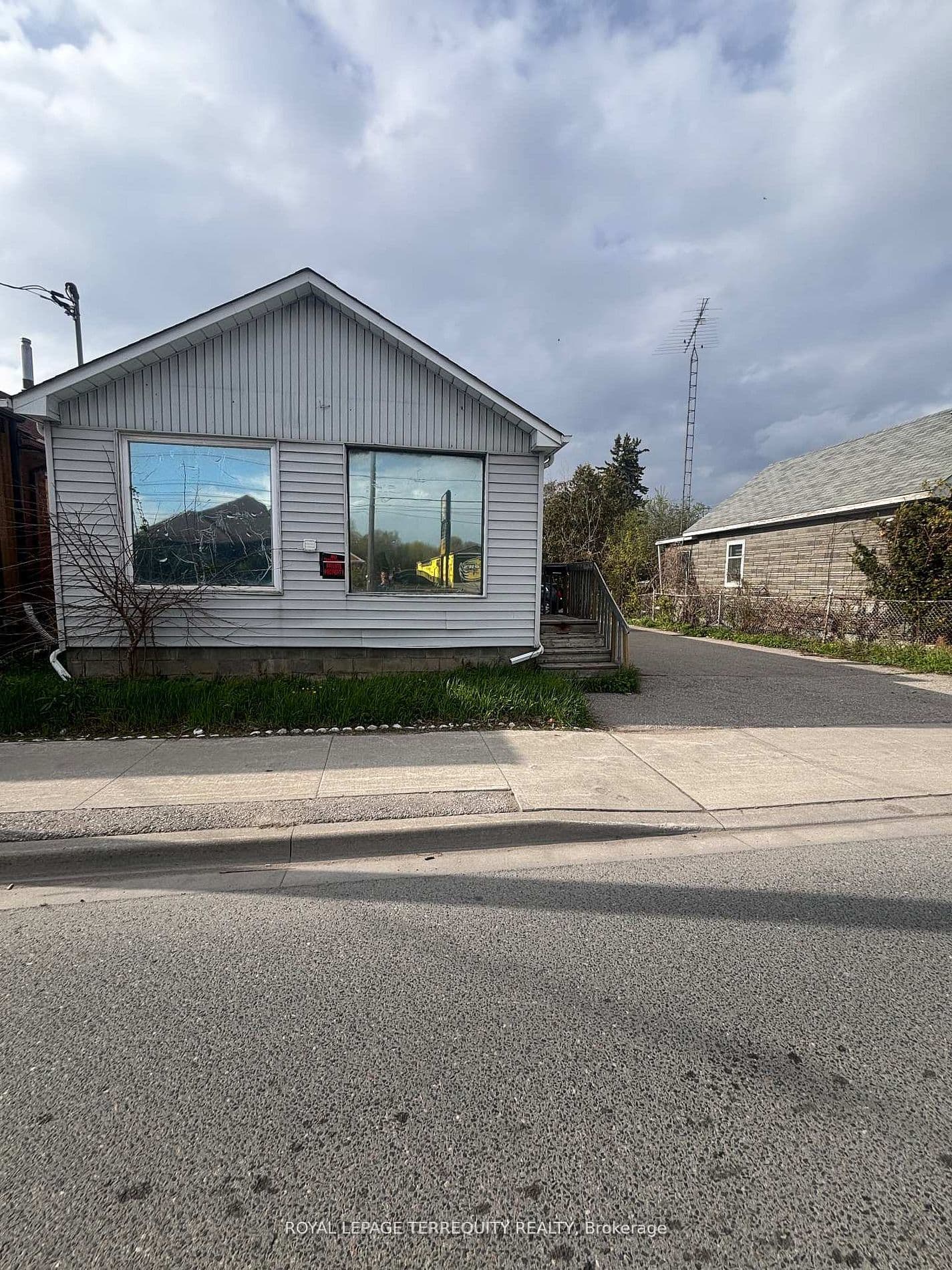 252 Bloor Street photo 1