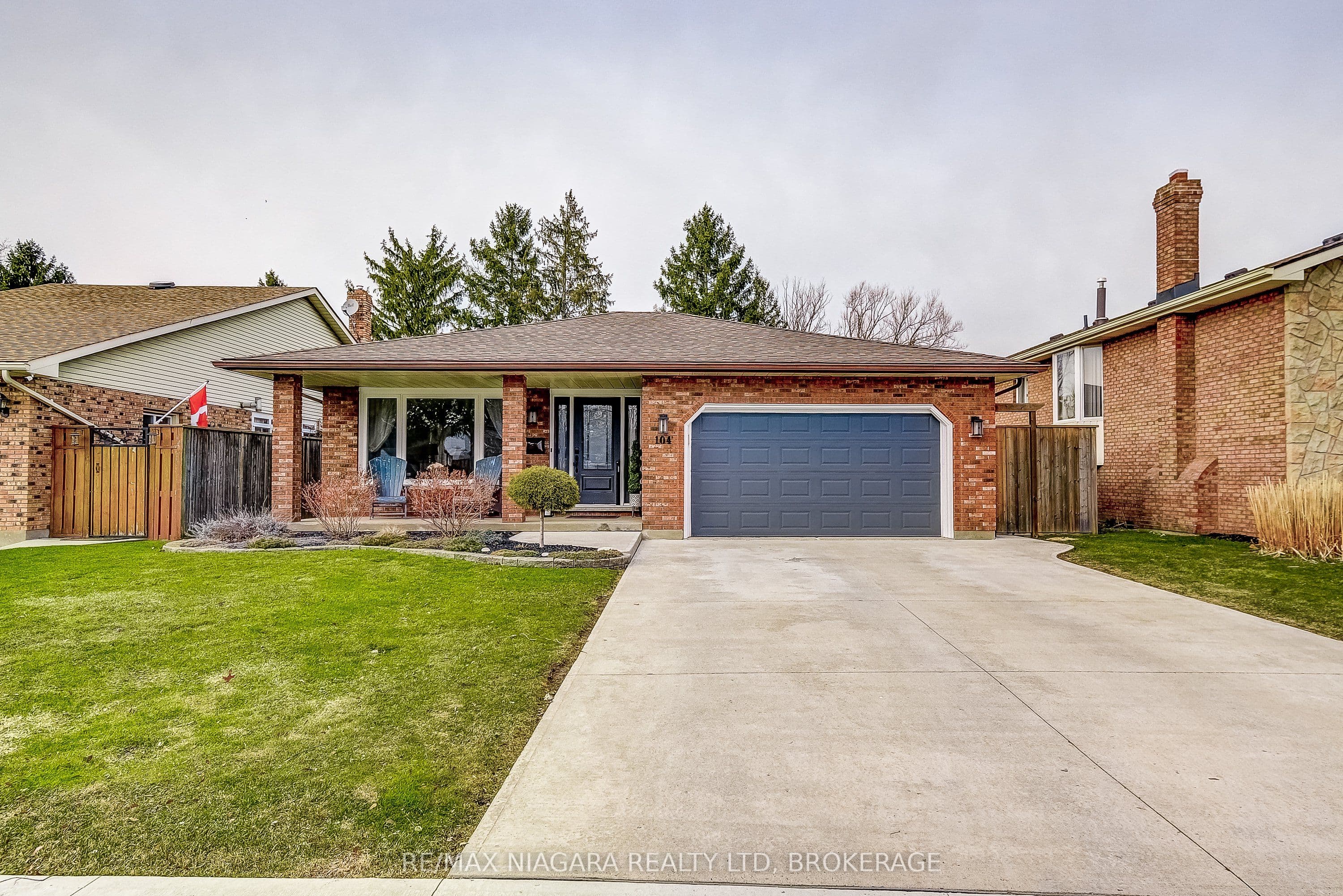 104 Whiteoak Crescent photo 1
