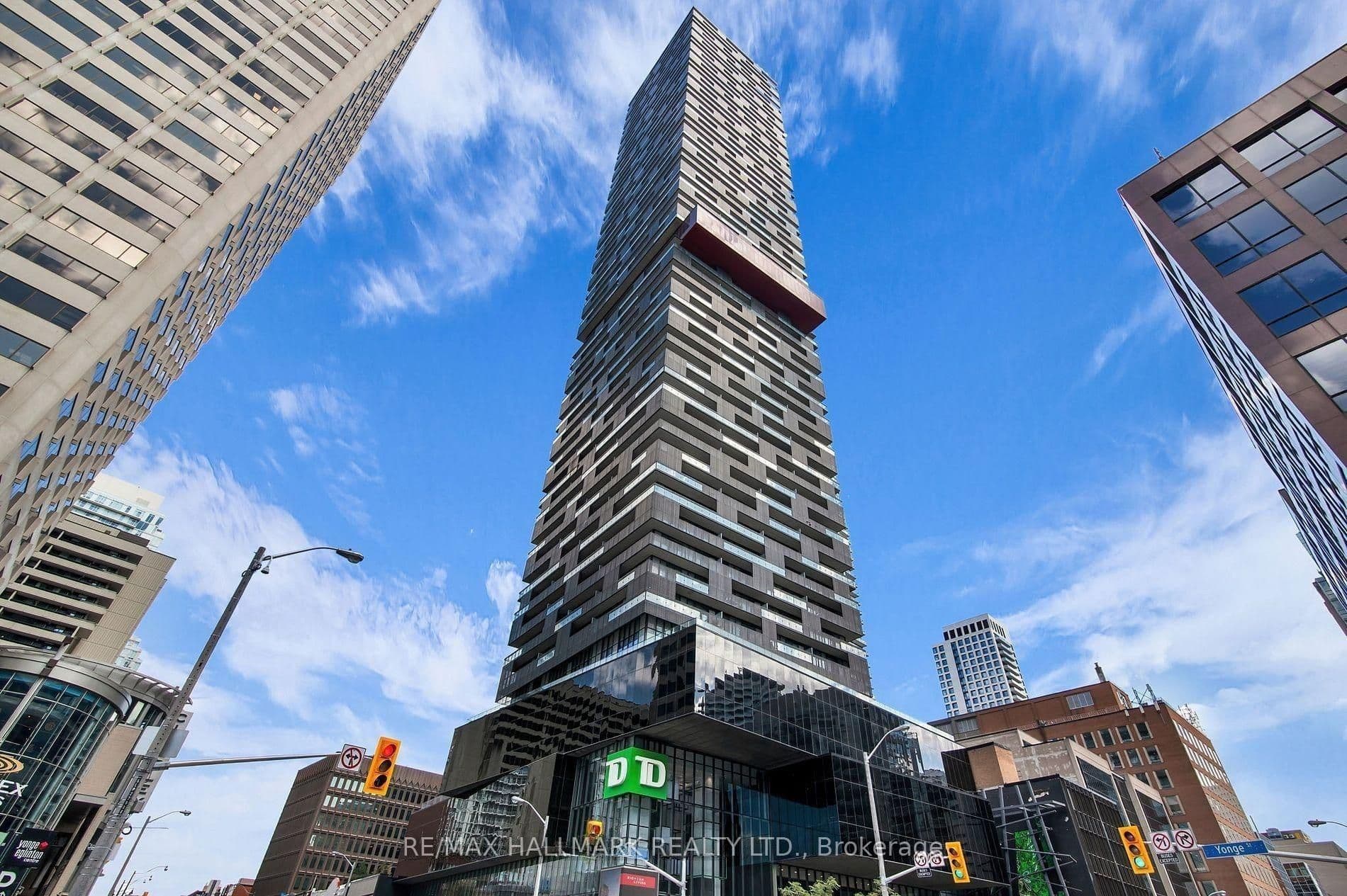 Unit 3808 8 Eglinton Avenue photo 1