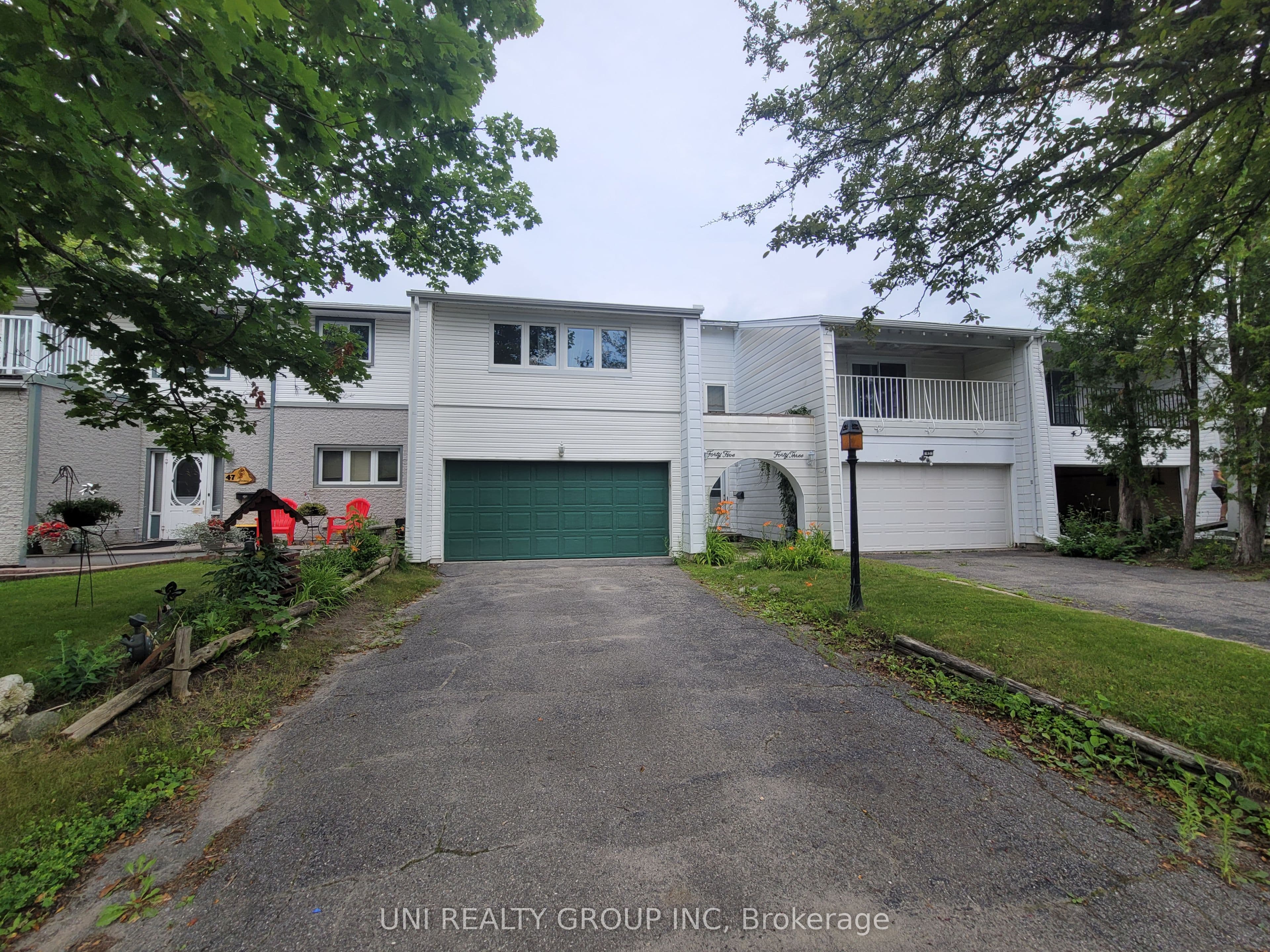 45 GRADY Crescent photo 1