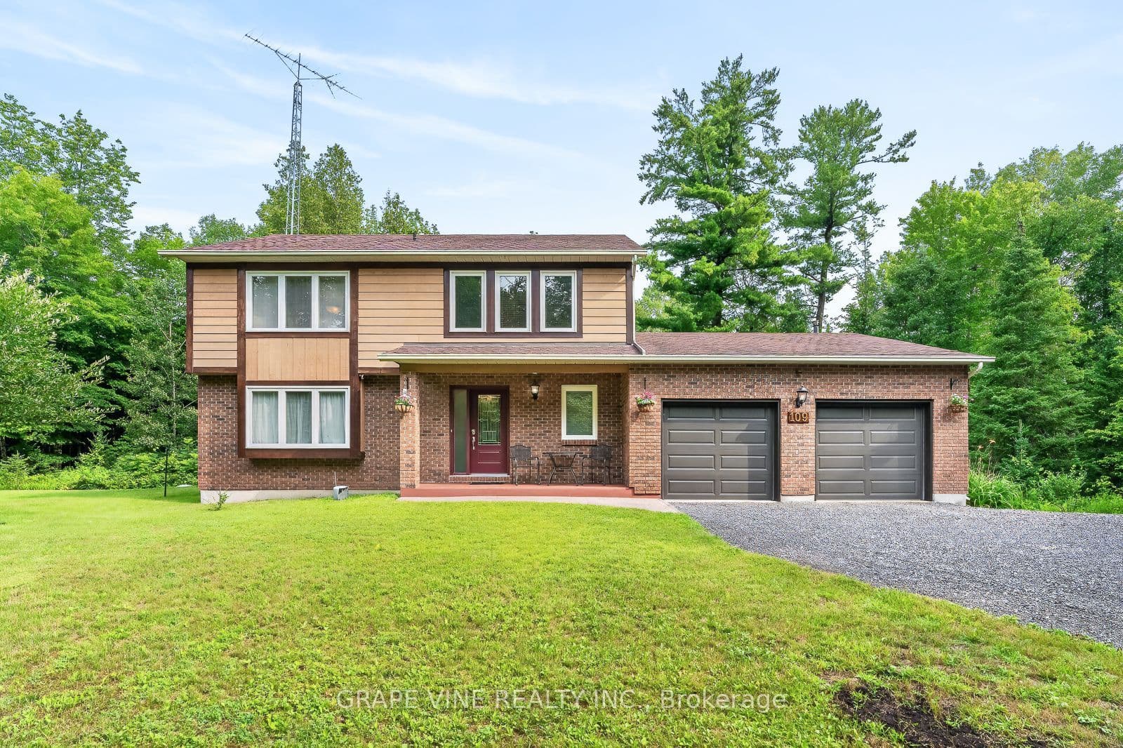 109 MIDVALE Drive photo 1