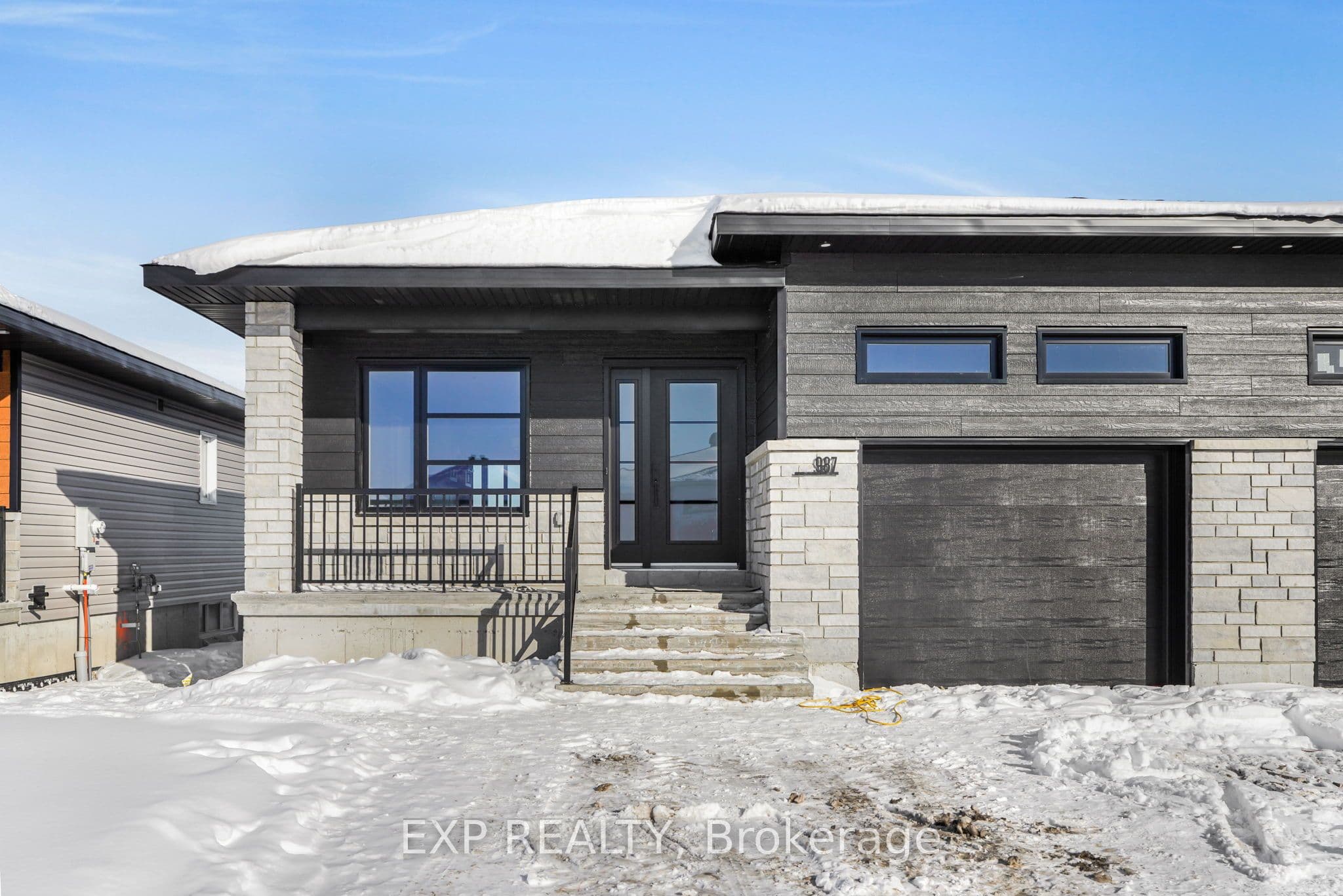 990 Katia Street photo 1