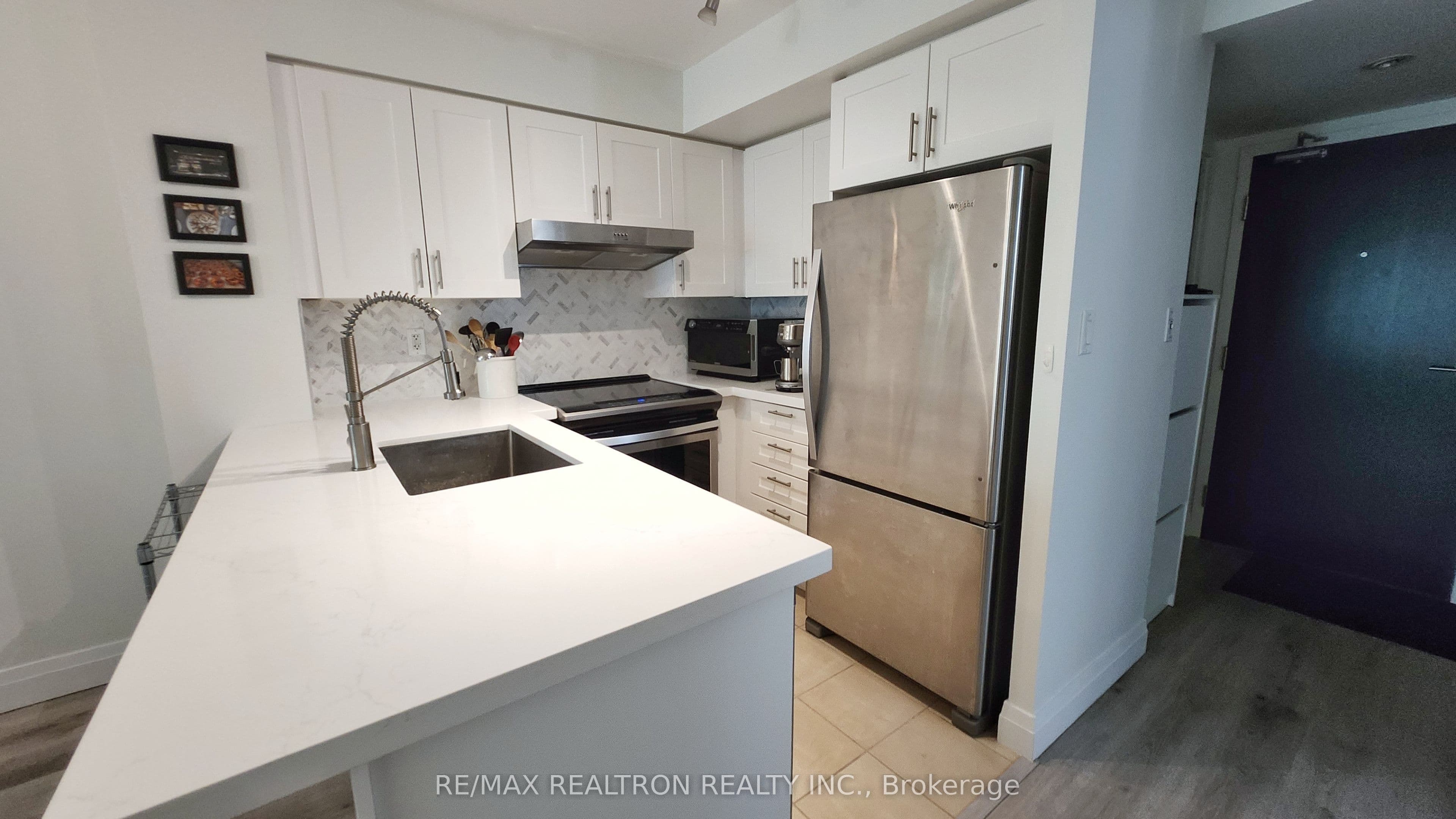 Unit 511 230 King Street photo 1