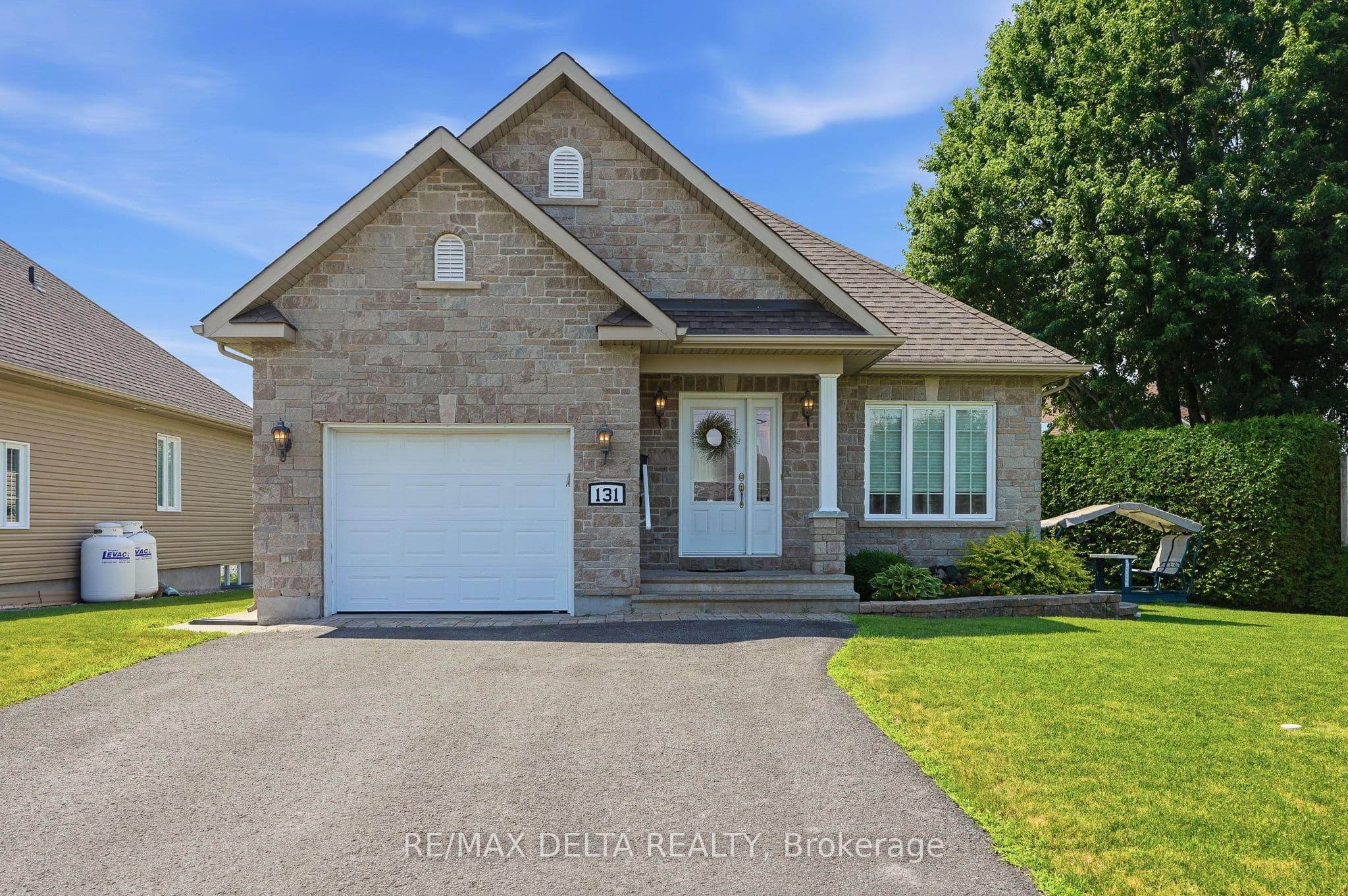 131 Caledonia Road photo 1