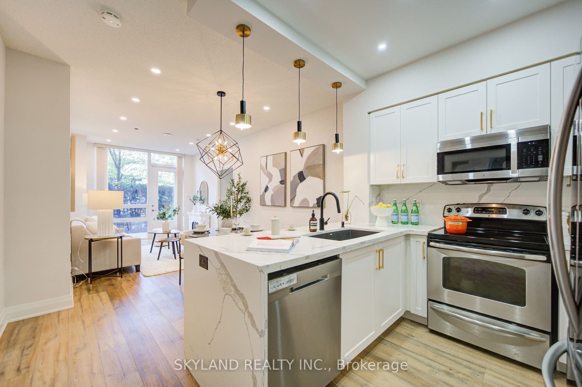 Unit 102 520 Steeles Avenue photo 1