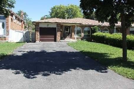 31 Manitou Crescent photo 1