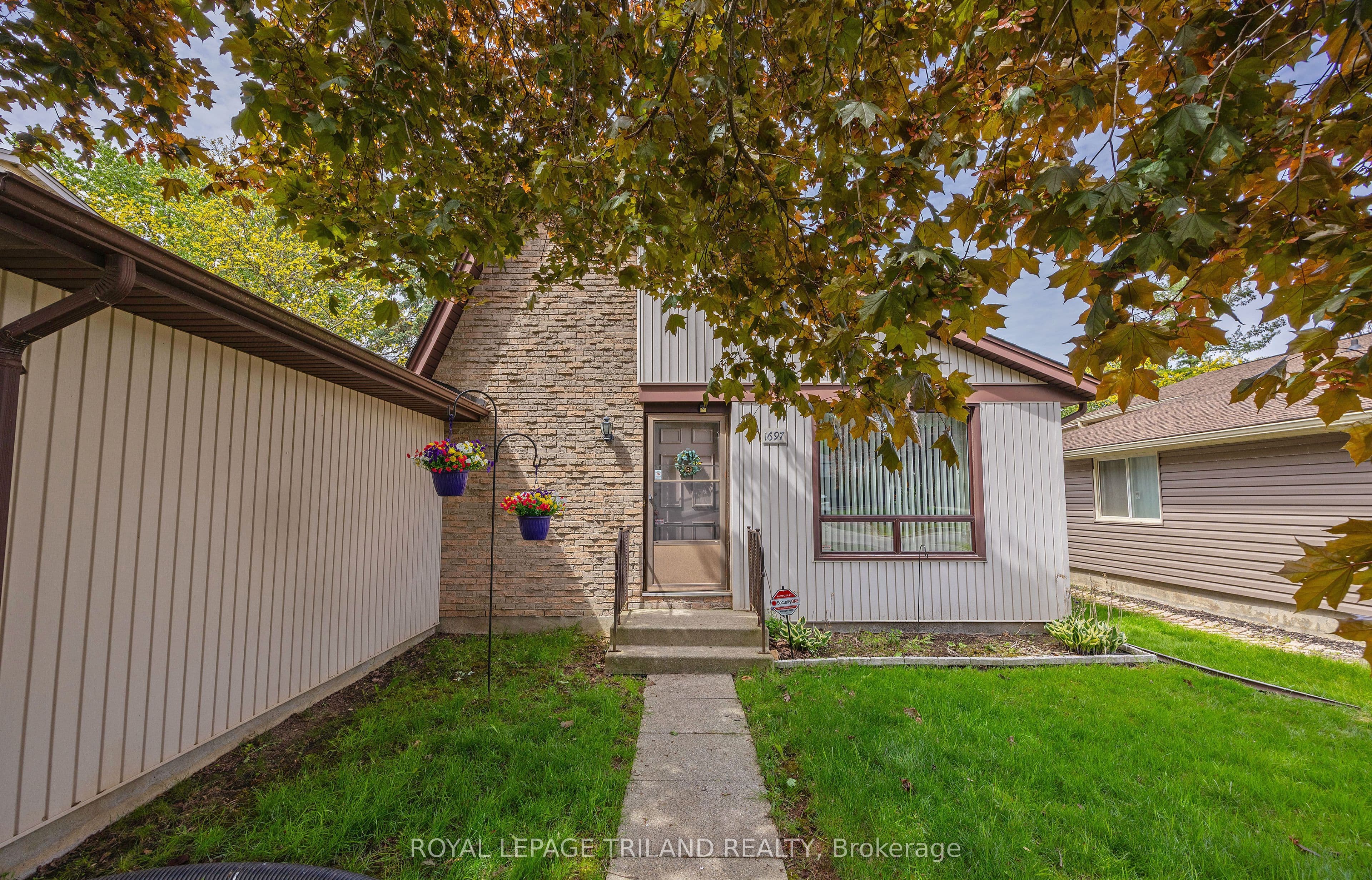 1697 Aldersbrook Road photo 1