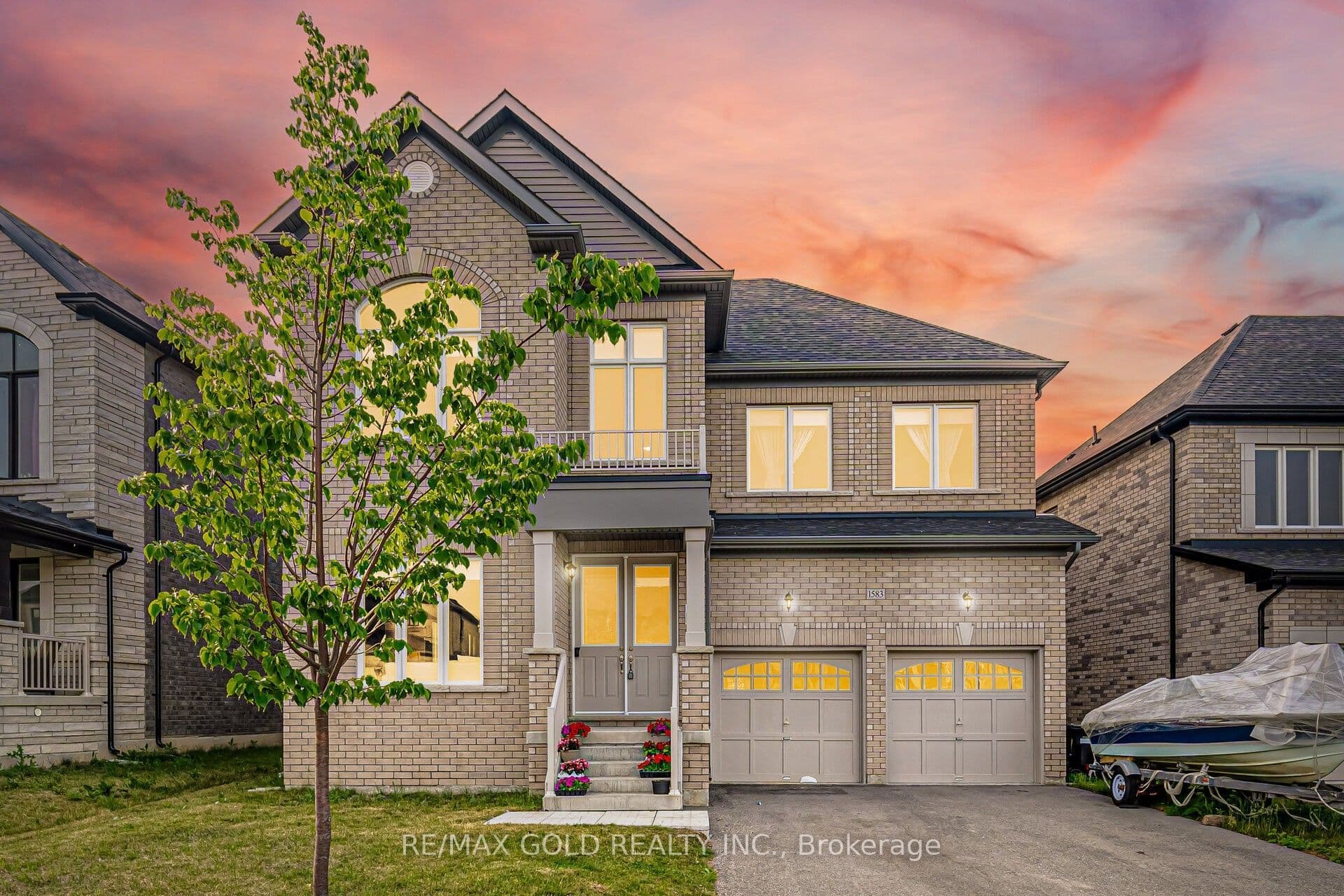 1583 Stovell Crescent photo 1