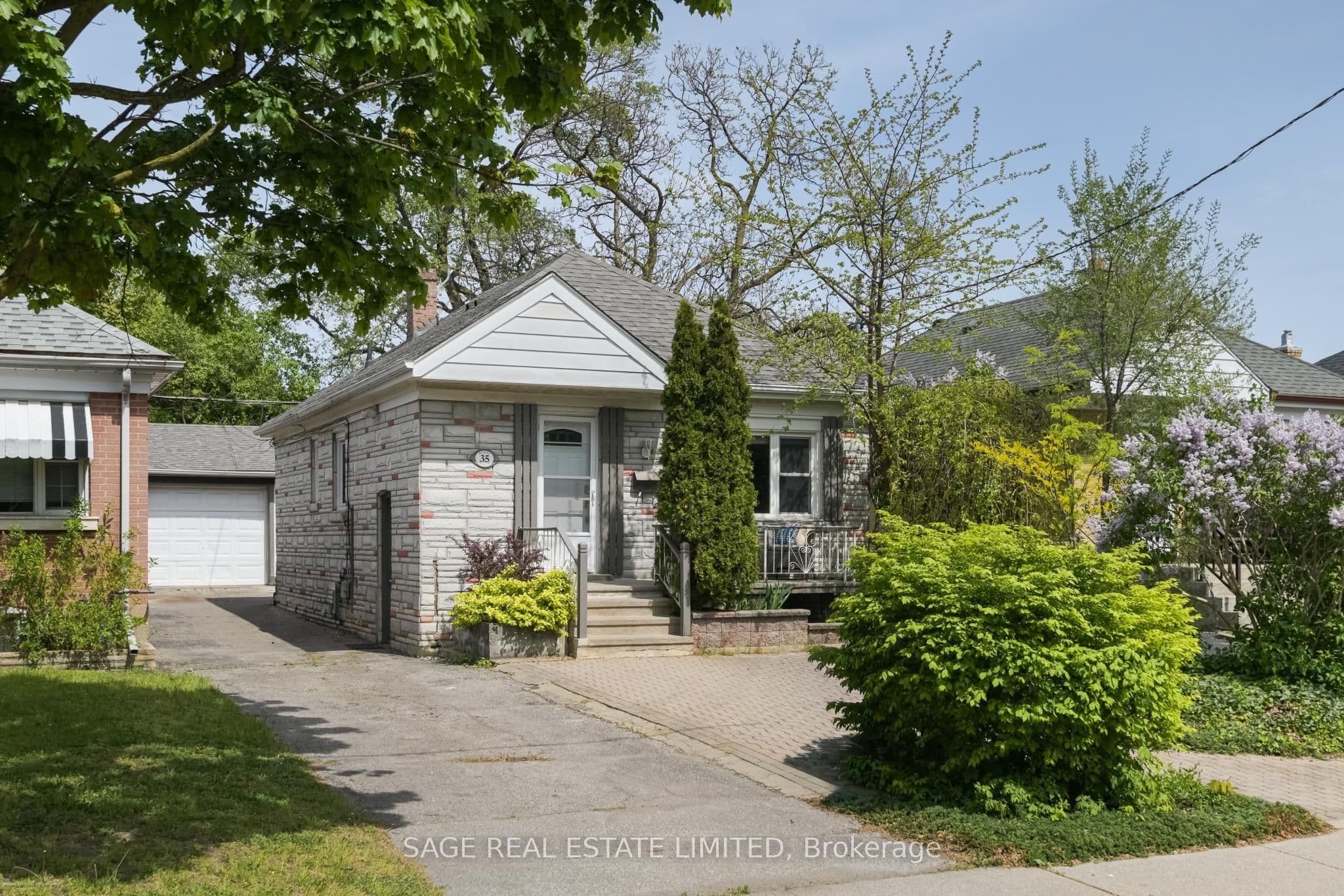 35 Blakley Avenue photo 1