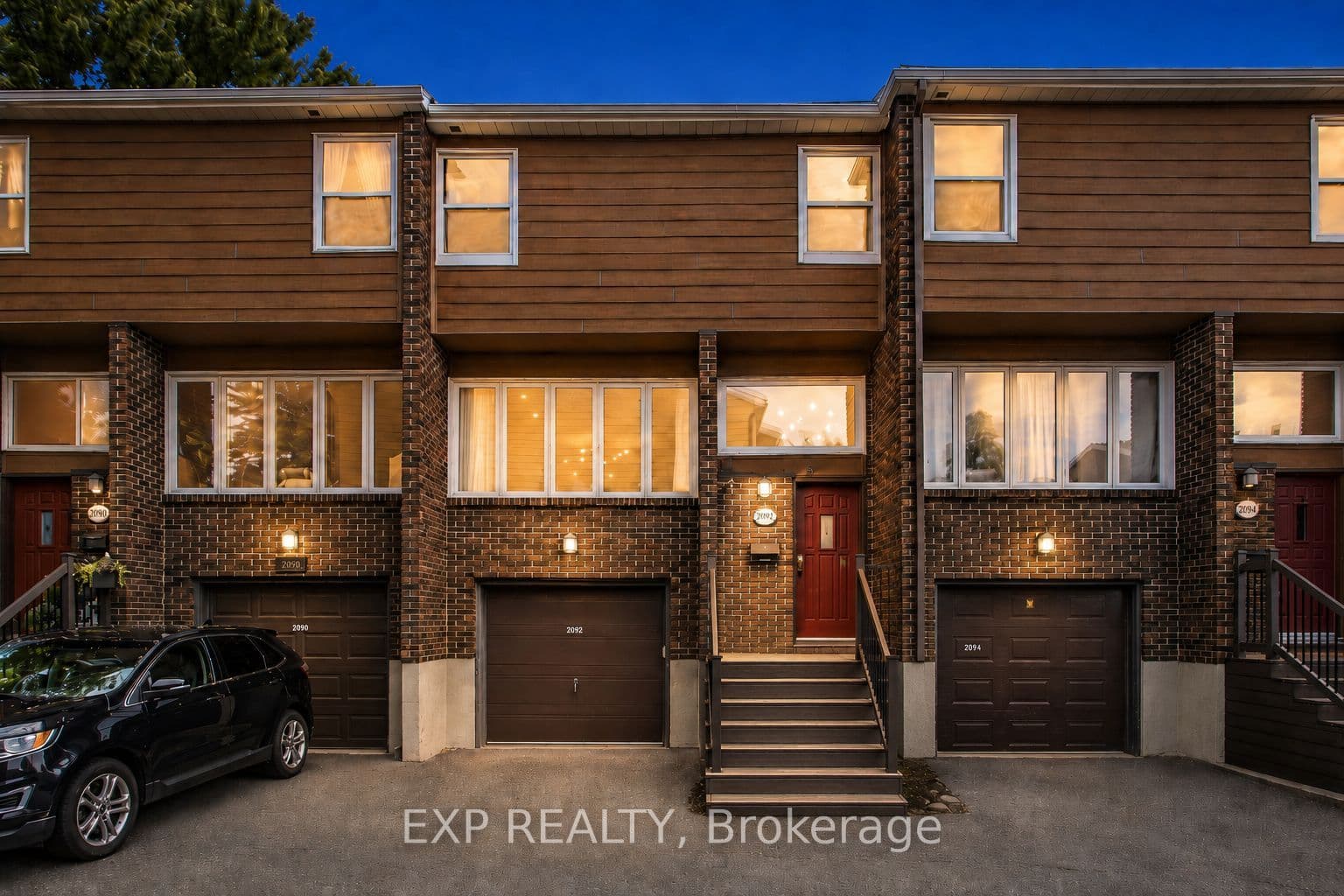 2092 Eric Crescent photo 1