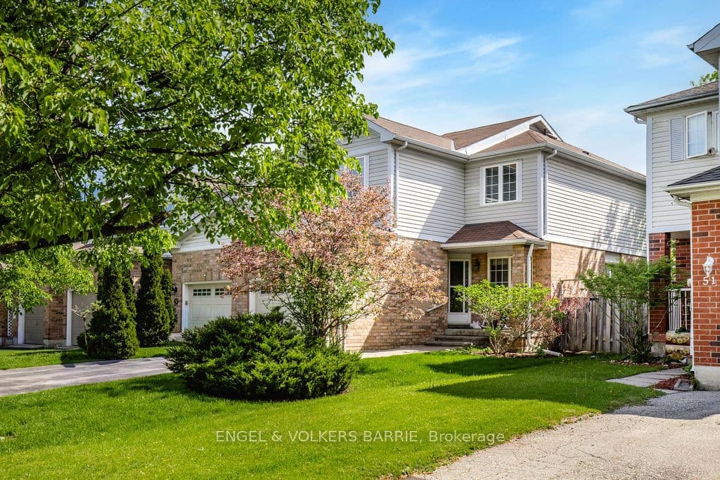 47 Pickett Crescent photo 1