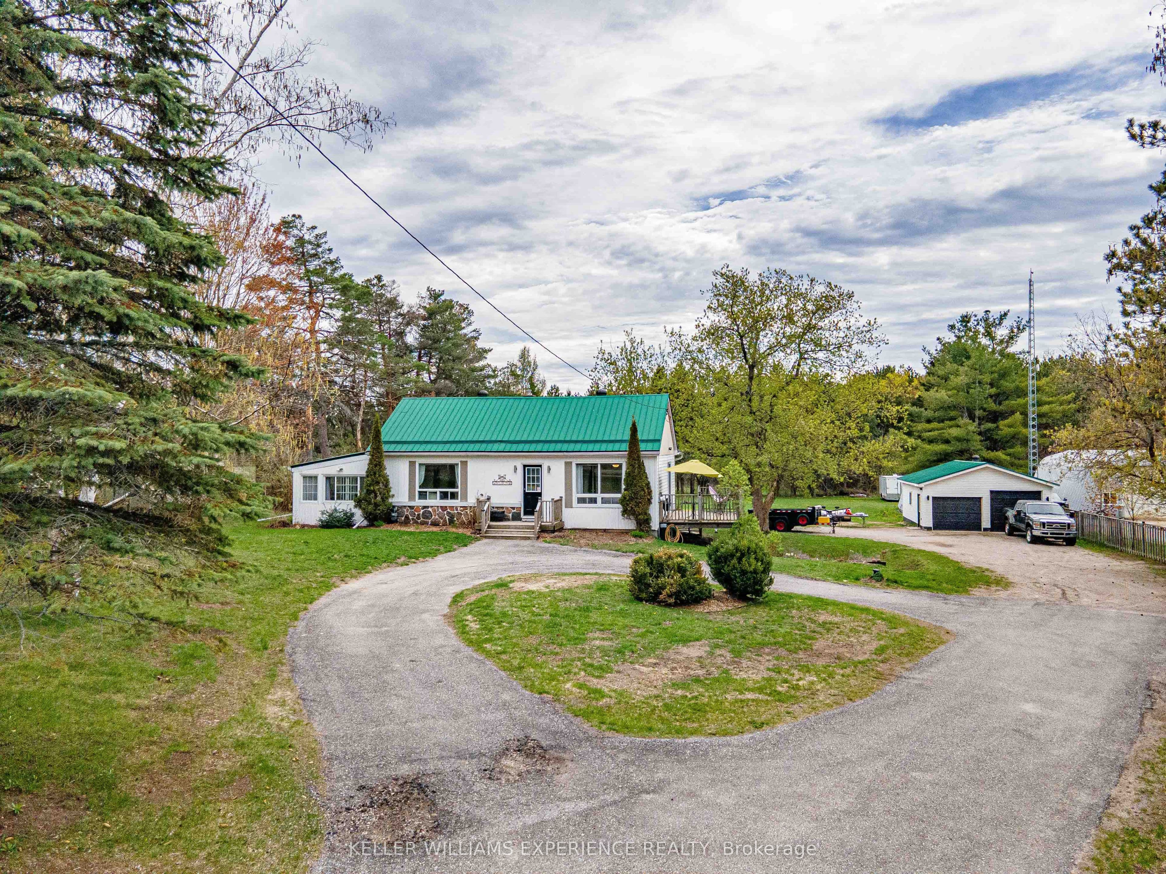3514 PENETANGUISHENE Road photo 1