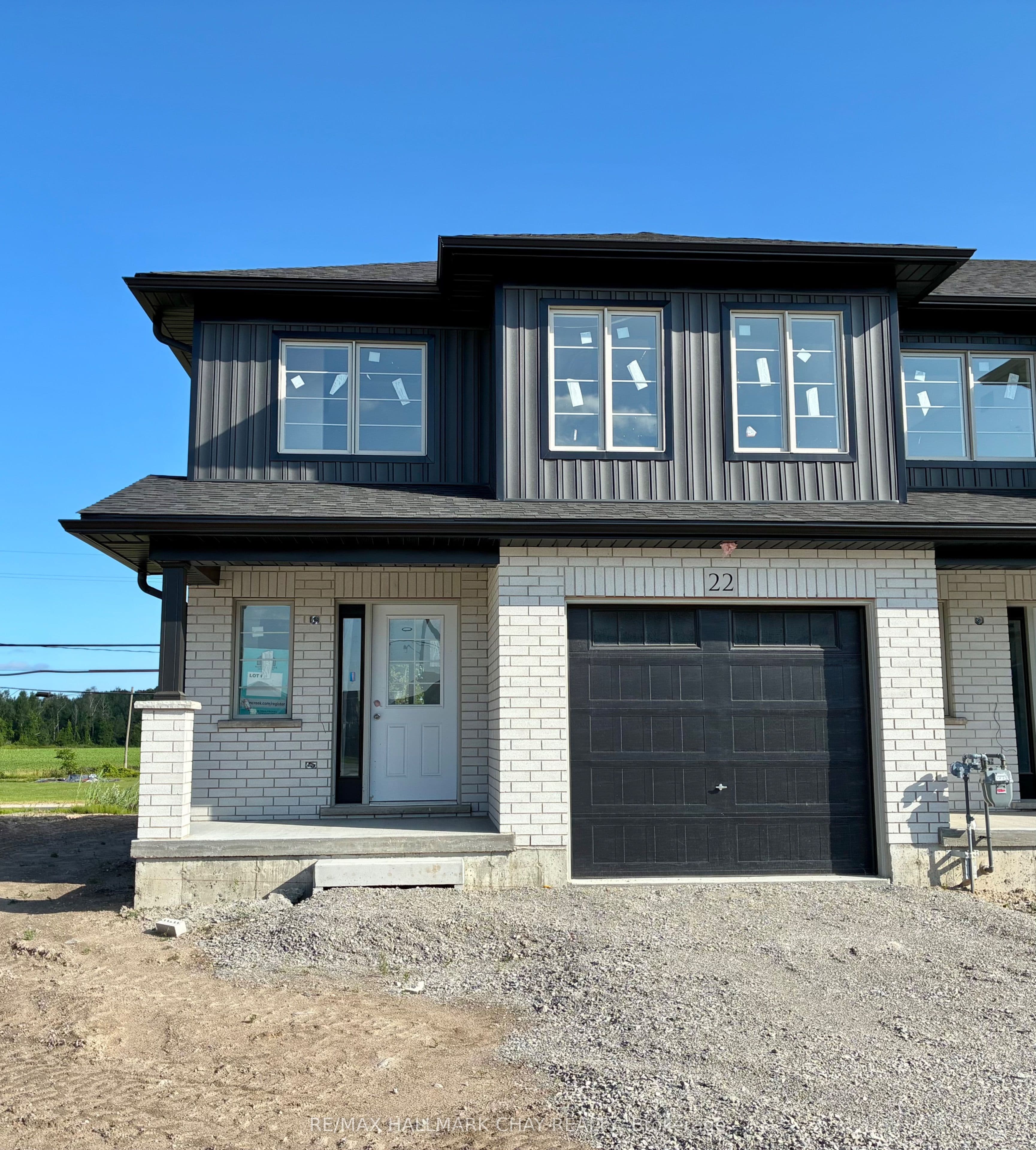 30 Strath Crescent photo 1