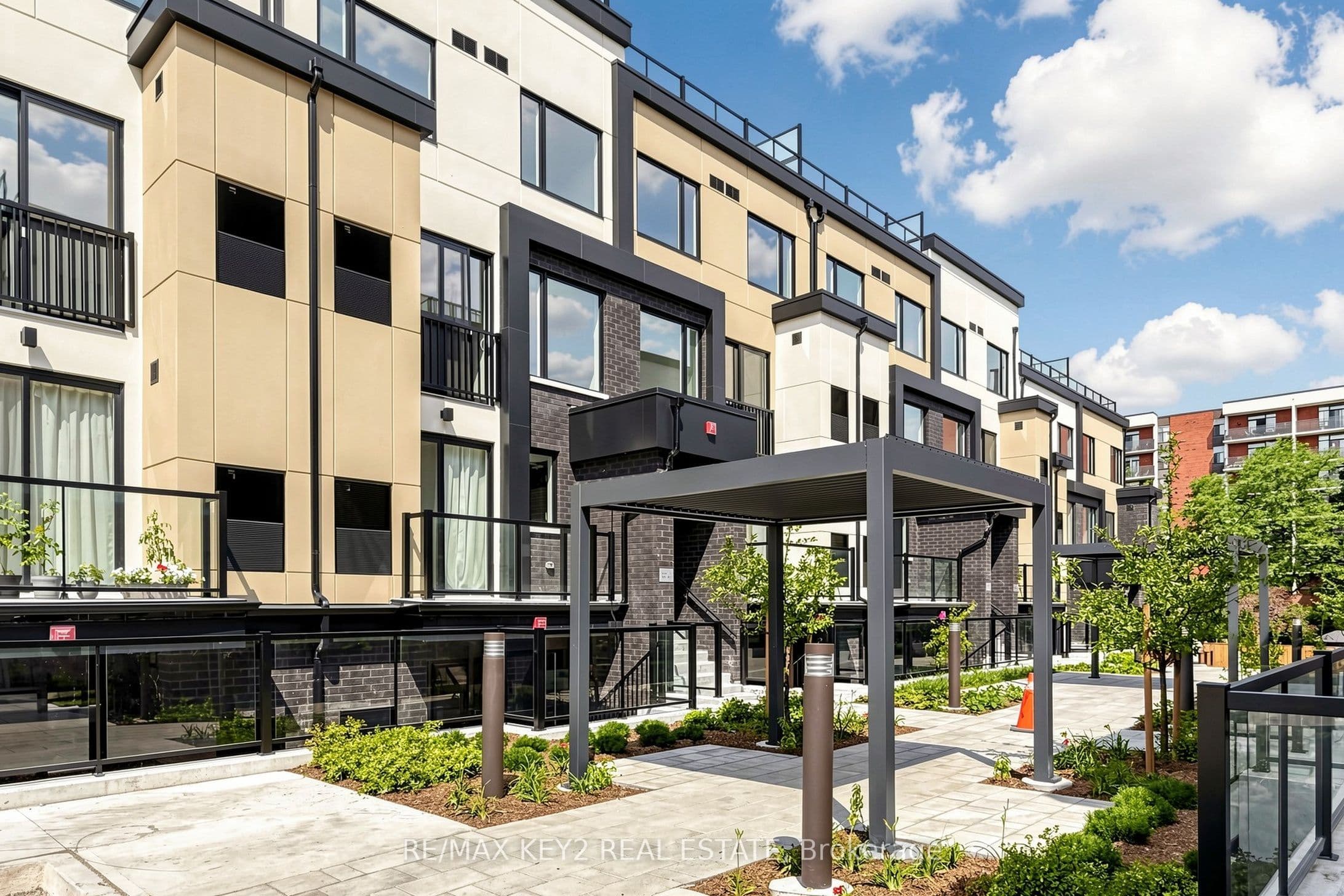 Unit 213 1670 Victoria Park Avenue photo 1
