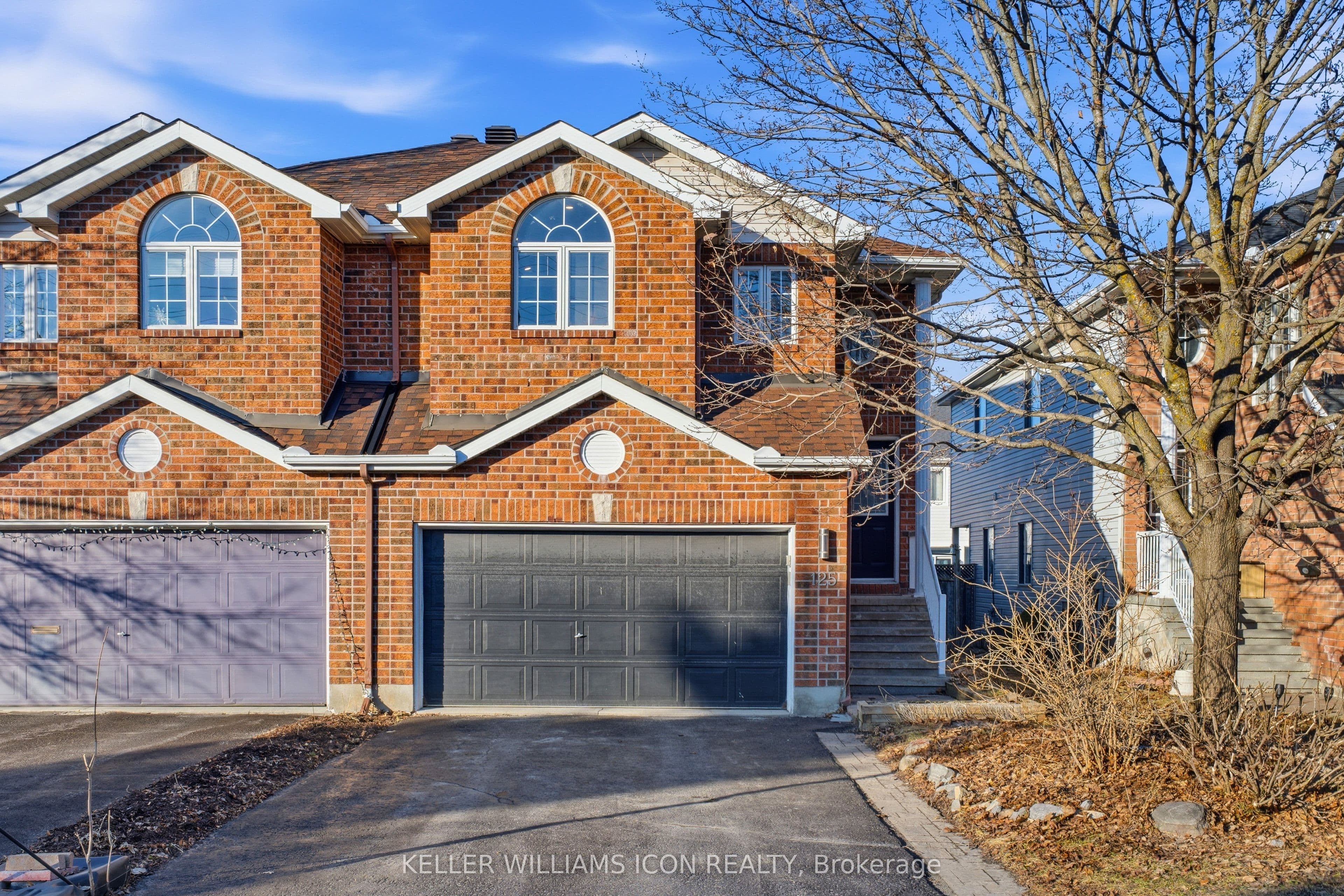 125 Castle Glen Crescent photo 1