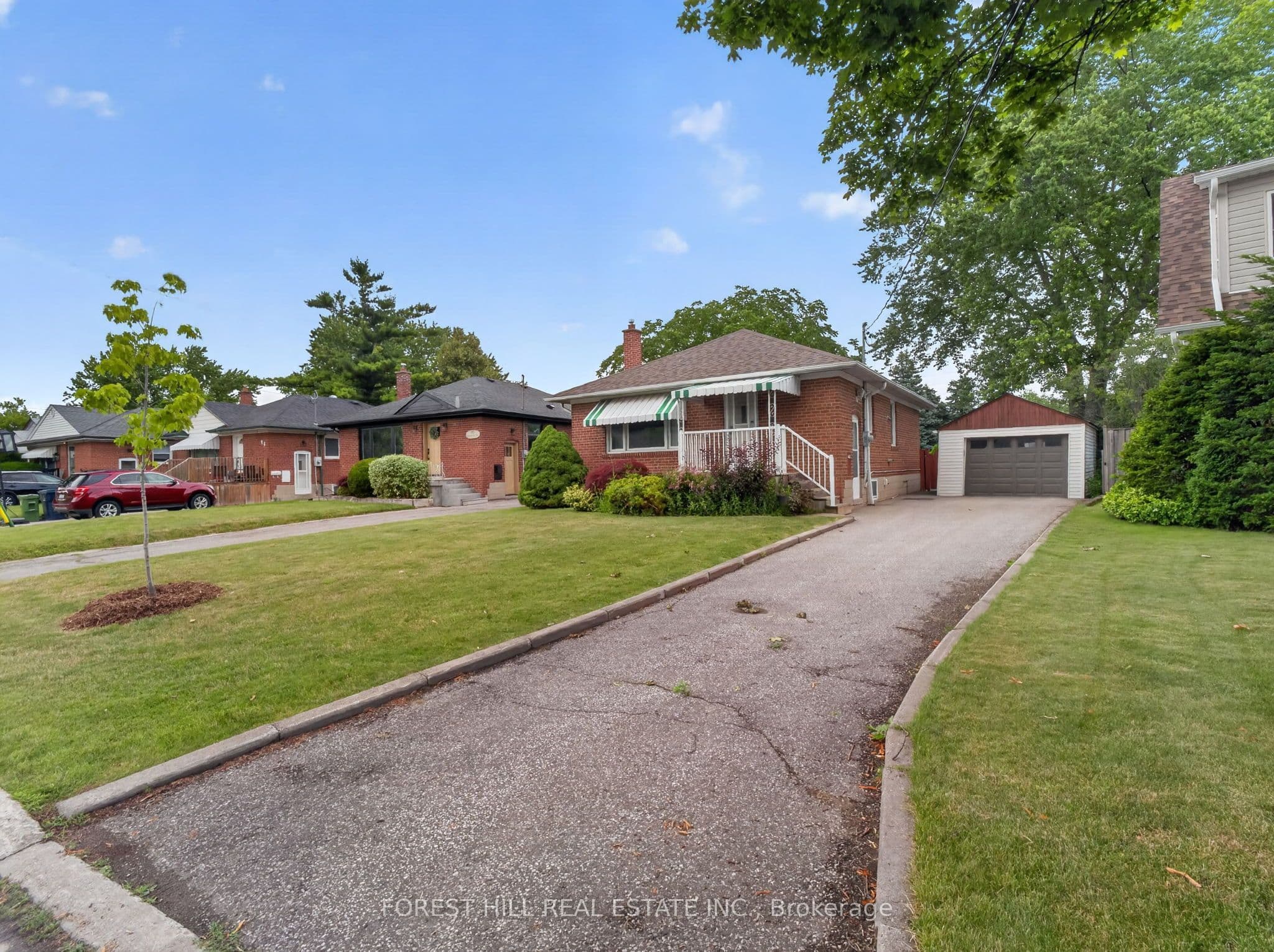 98 Marchington Circle photo 1