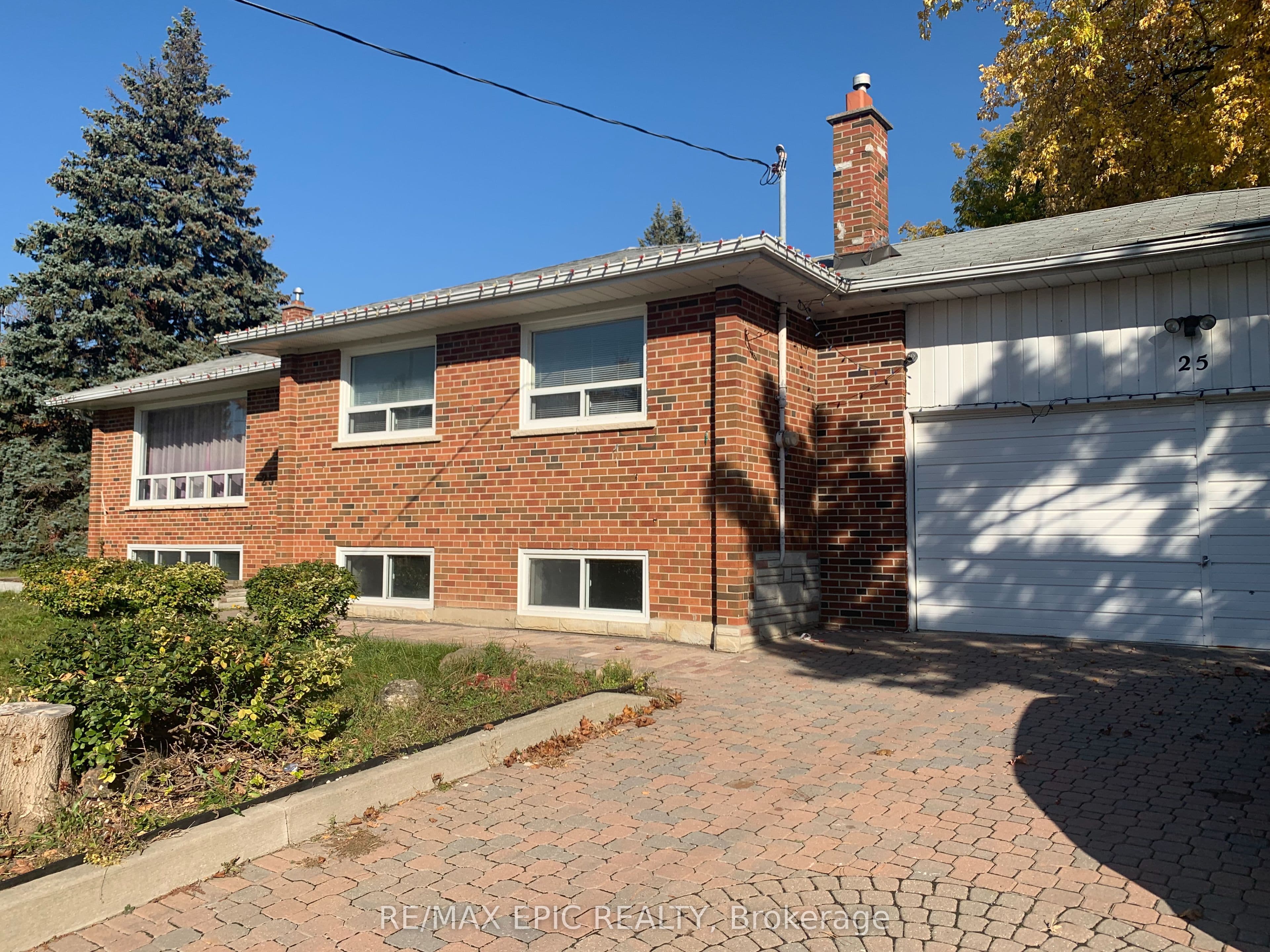 Unit Main 25 Gentry Crescent photo 1